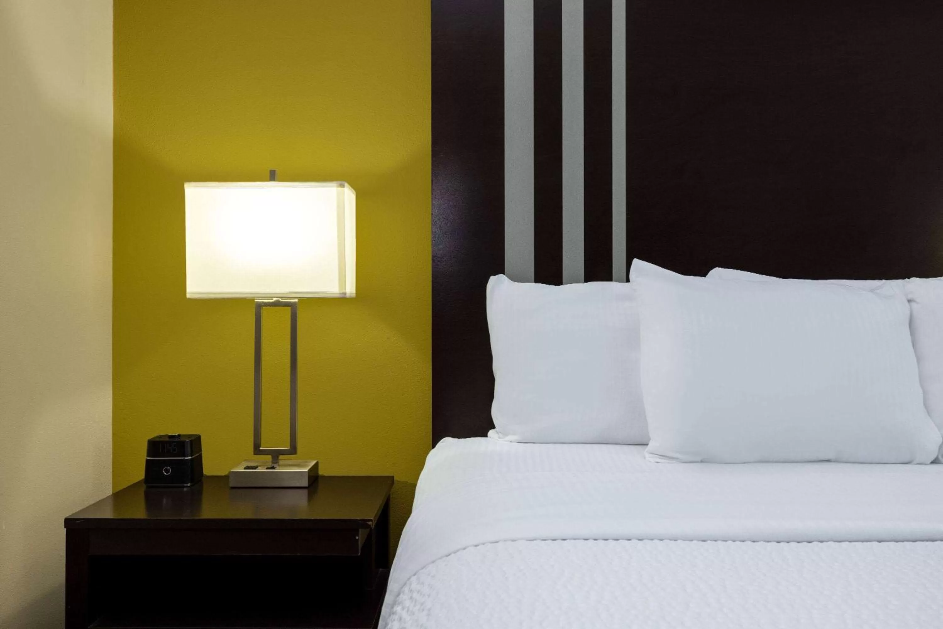 Photo of the whole room, Bed in La Quinta by Wyndham Artesia