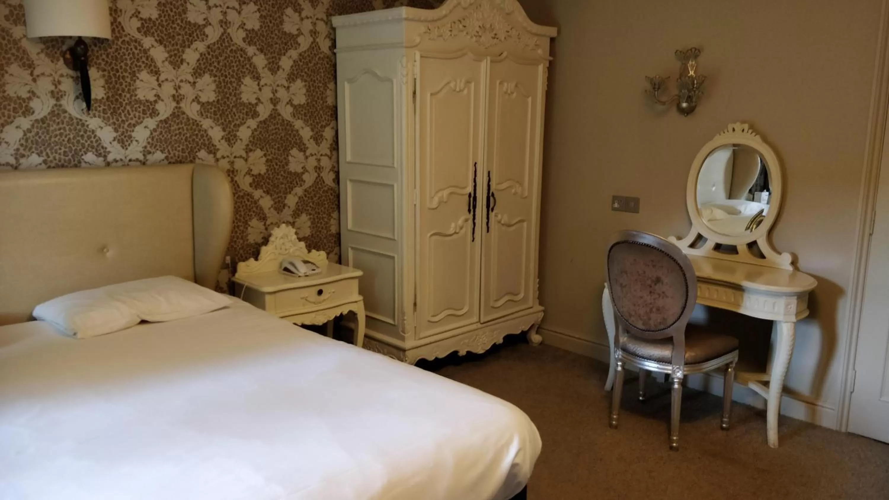 Bed in The Spread Eagle Hotel