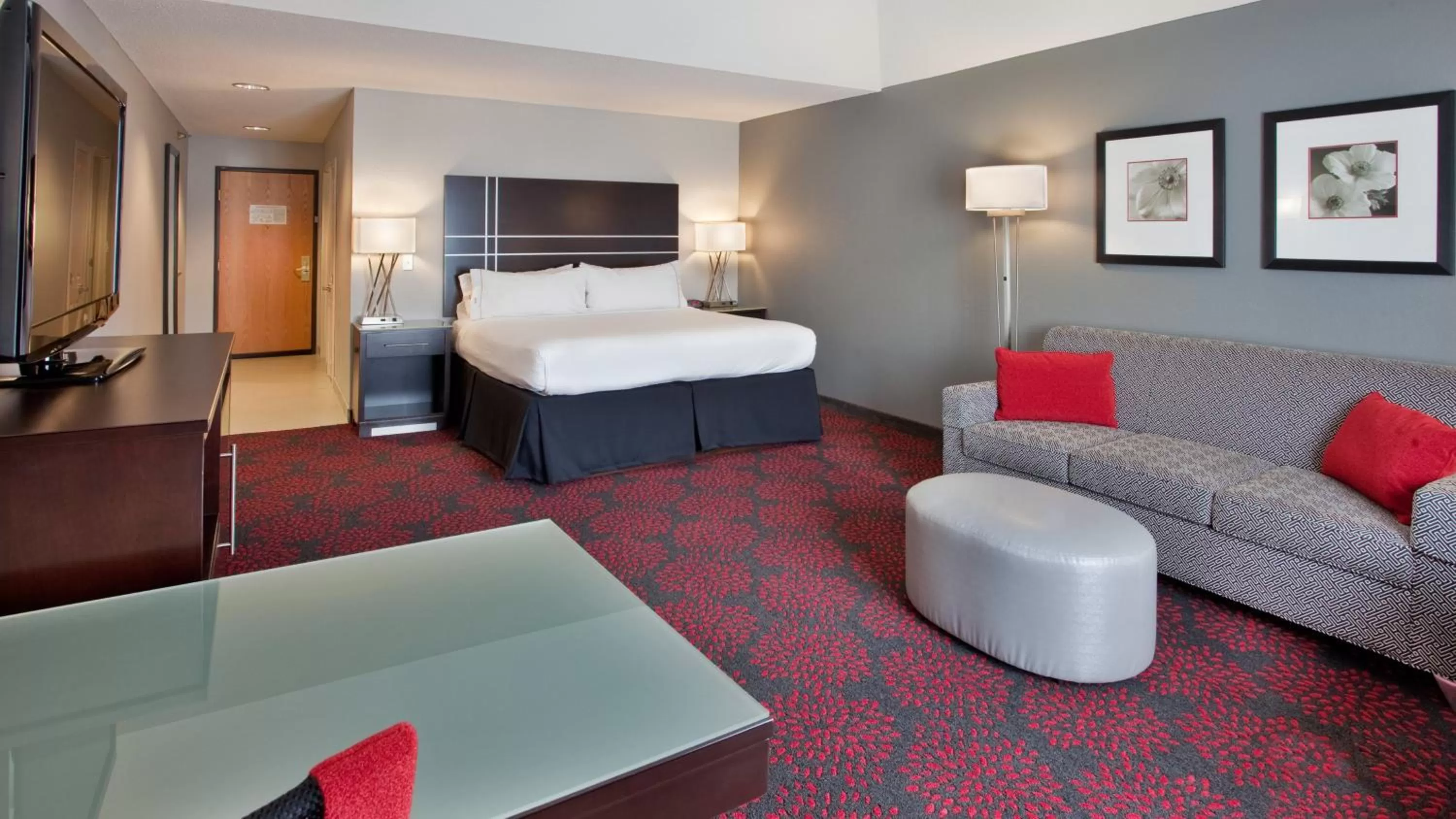 King Suite in Holiday Inn Express Fremont, an IHG Hotel