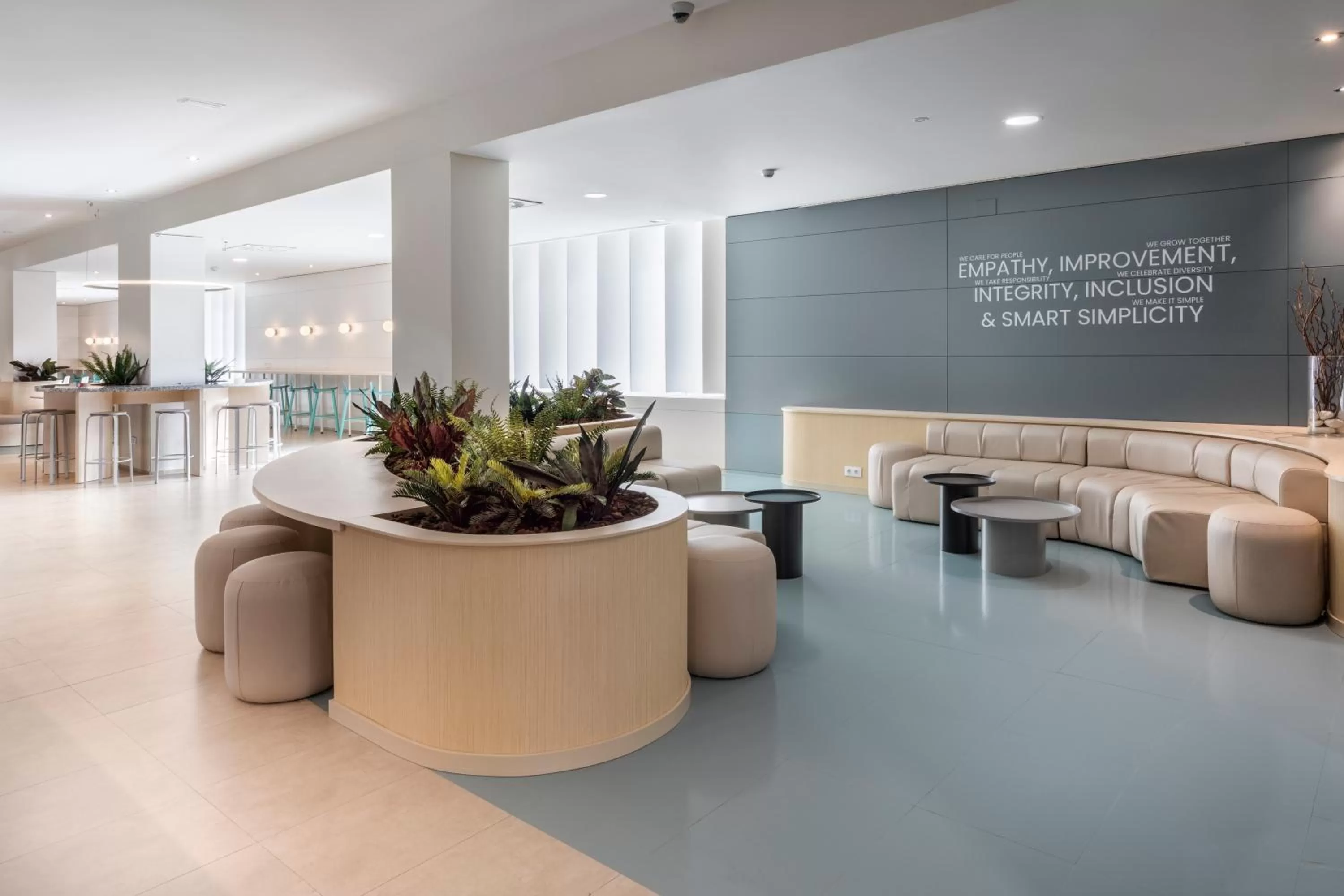 Lobby or reception in B&B HOTEL Elche