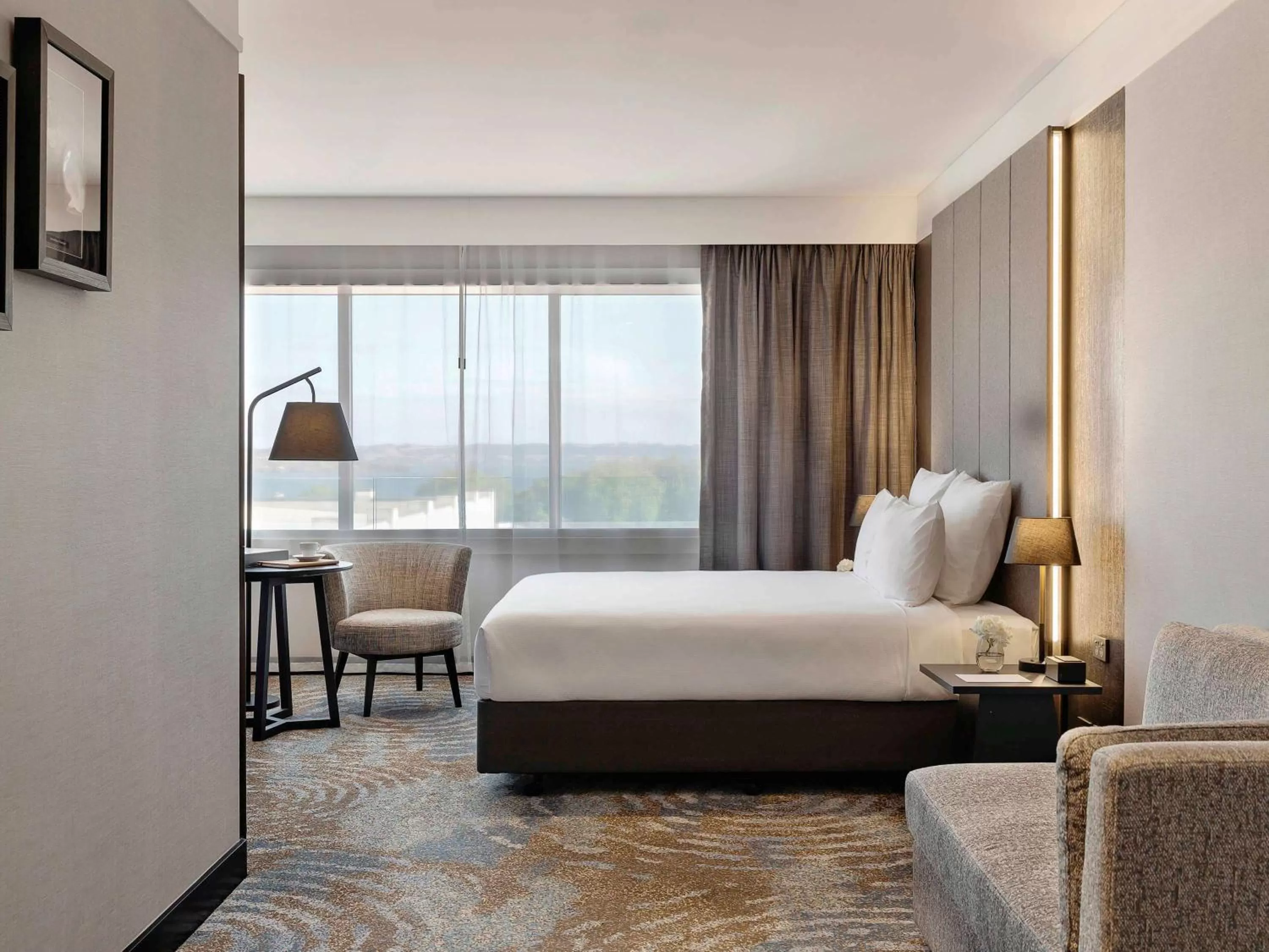 Photo of the whole room, Bed in Pullman Rotorua