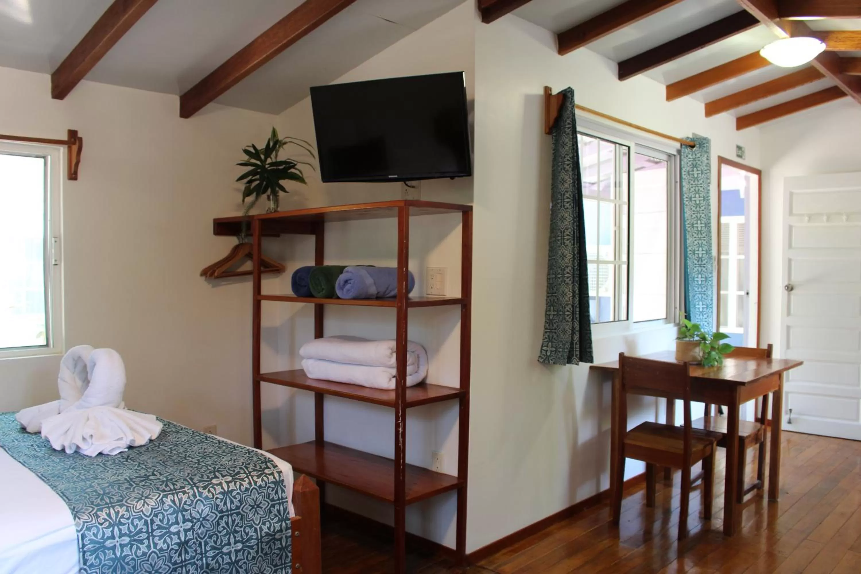 TV and multimedia, TV/Entertainment Center in Placencia Villas