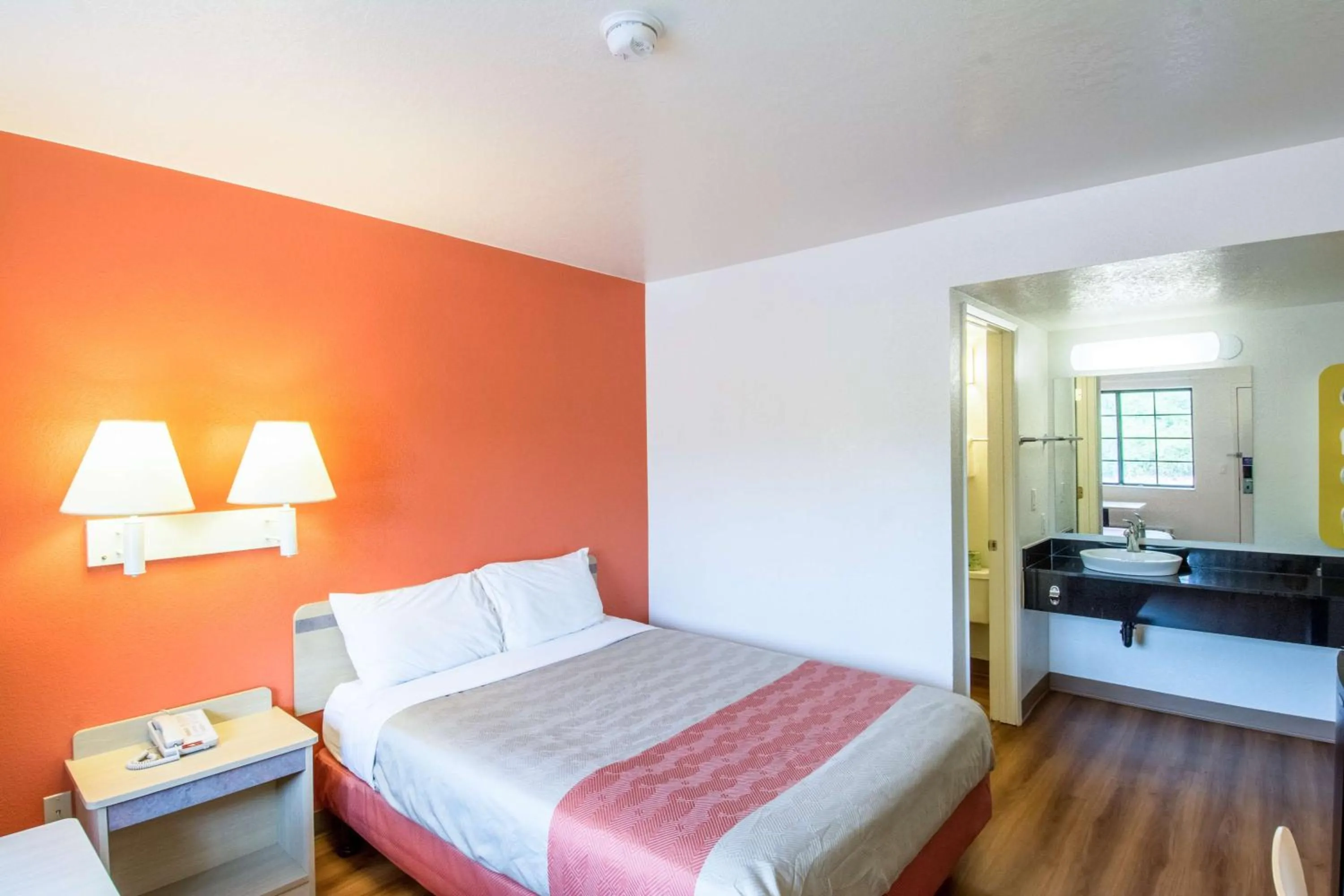 Photo of the whole room, Bed in Motel 6-Redding, CA - North