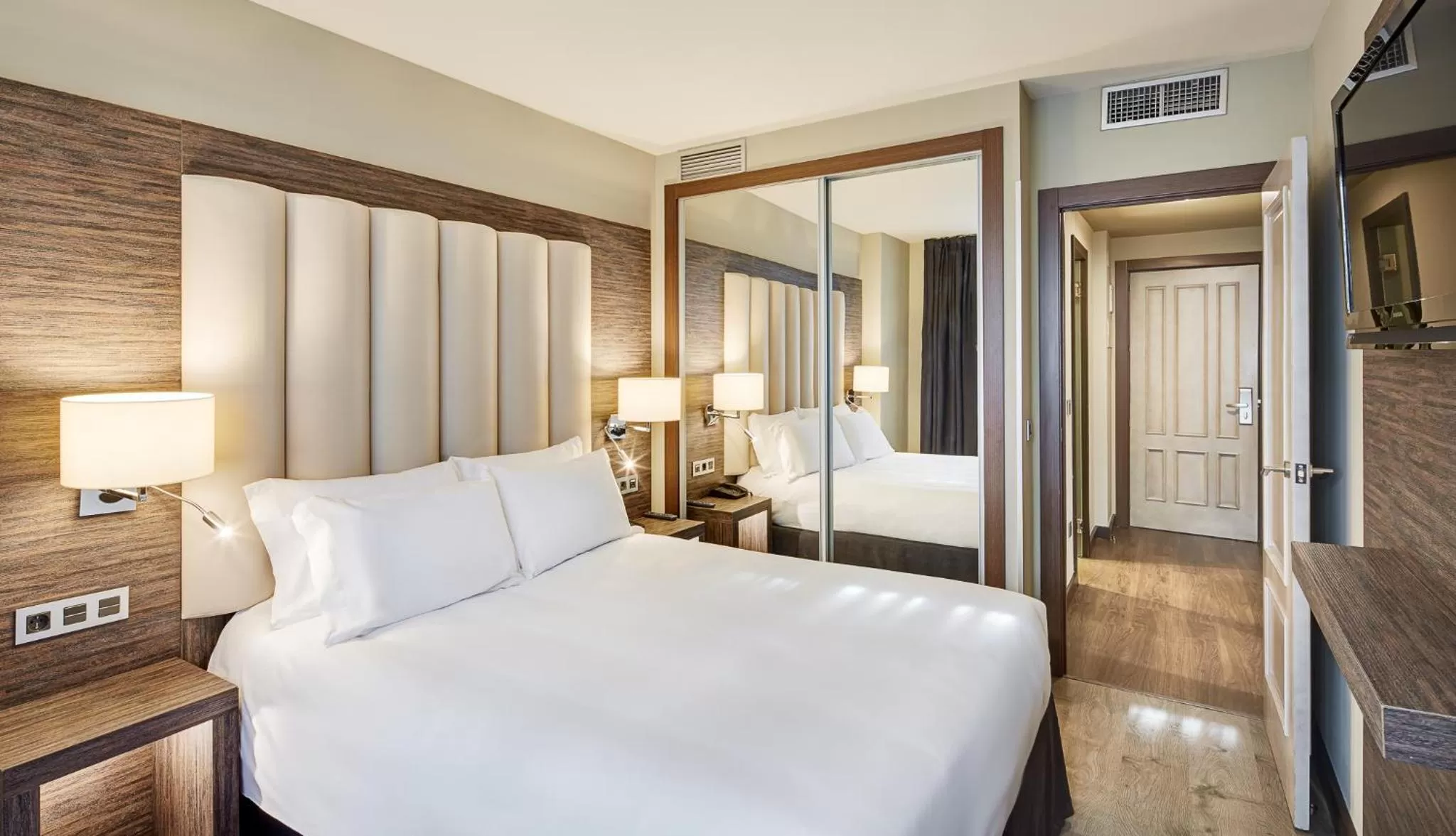 Bed in Gran Hotel Luna de Granada