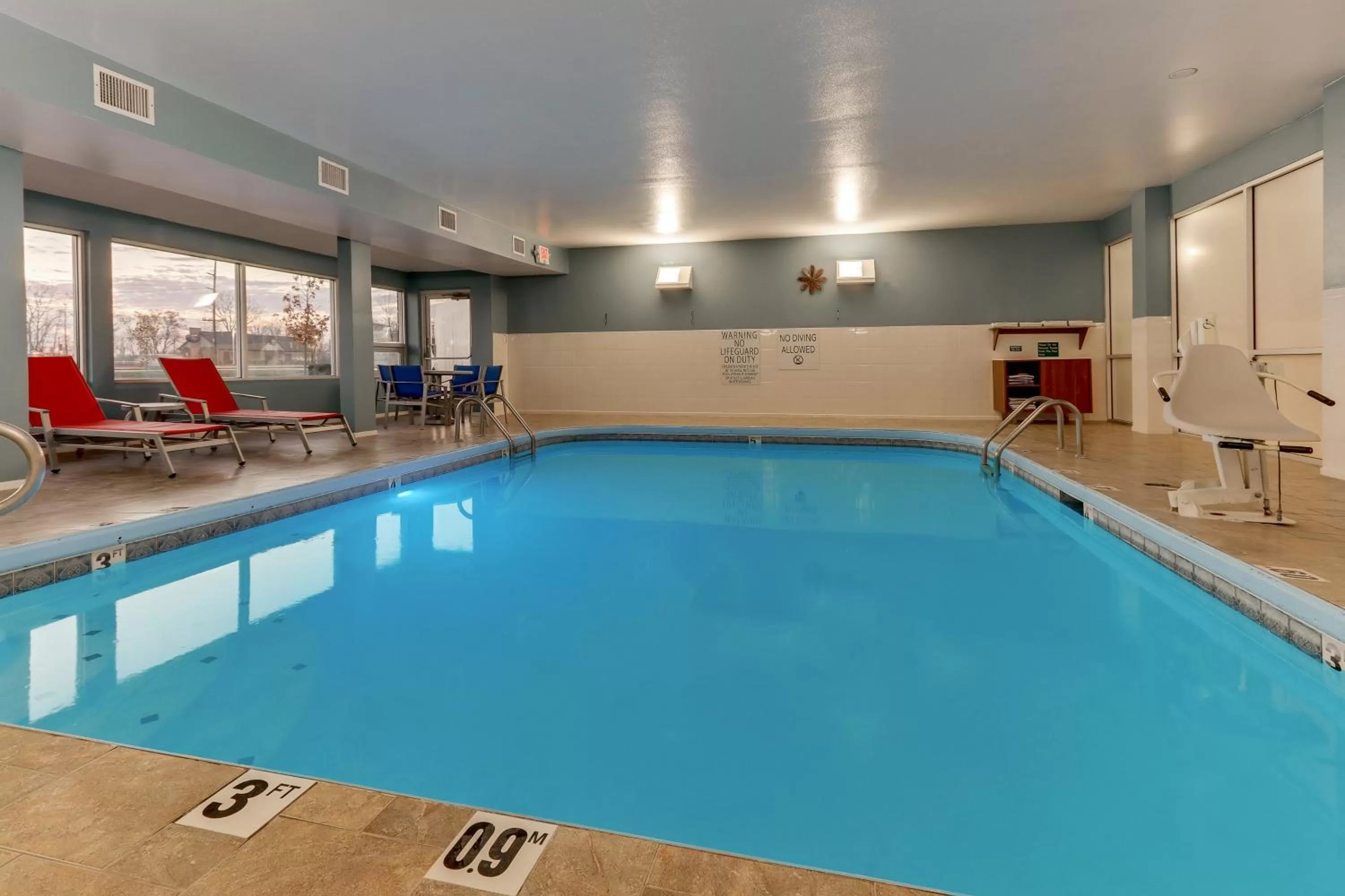 Swimming pool in Holiday Inn Express - Cincinnati North - Monroe by IHG