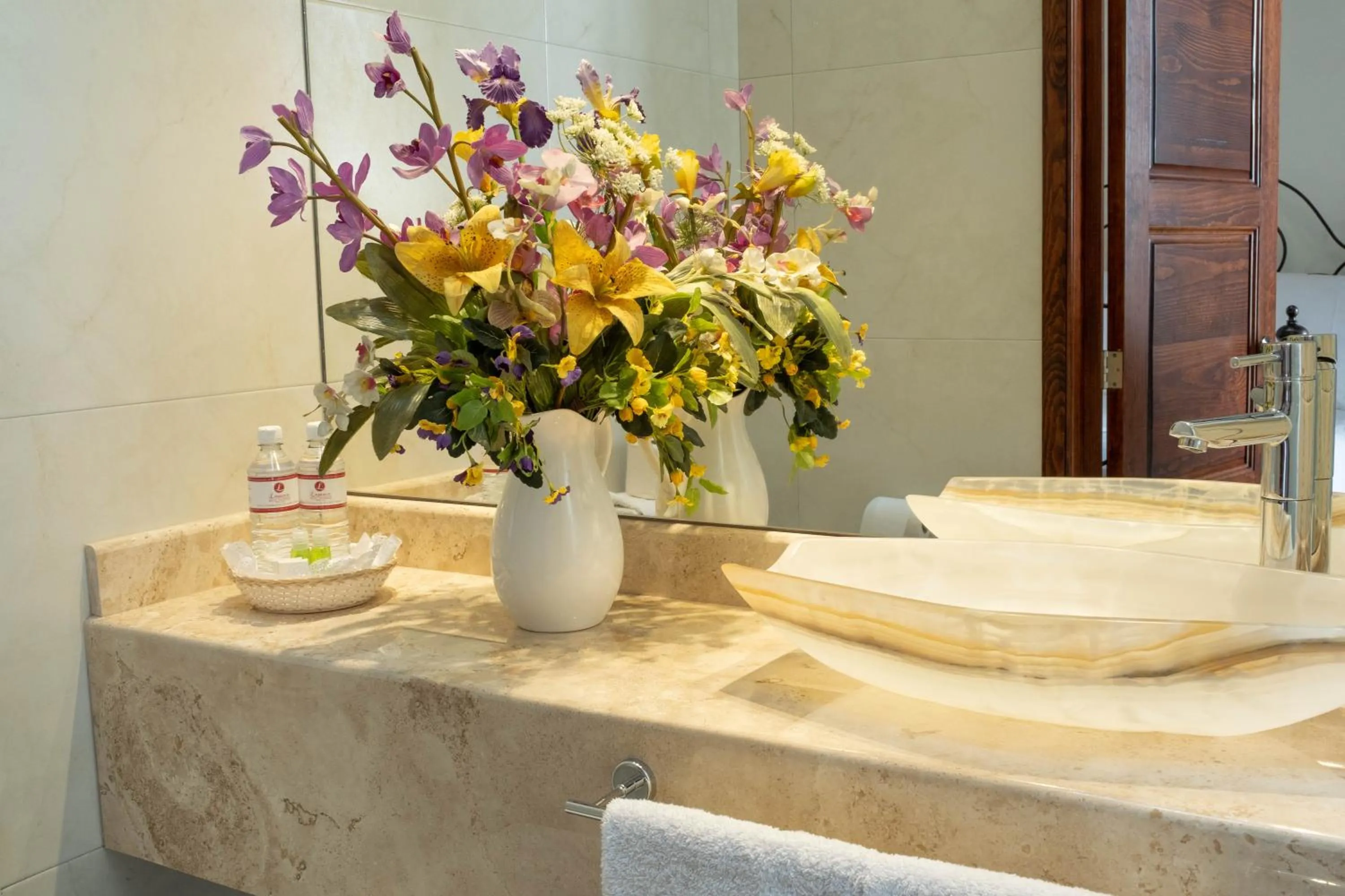 Bathroom in Hotel Layseca