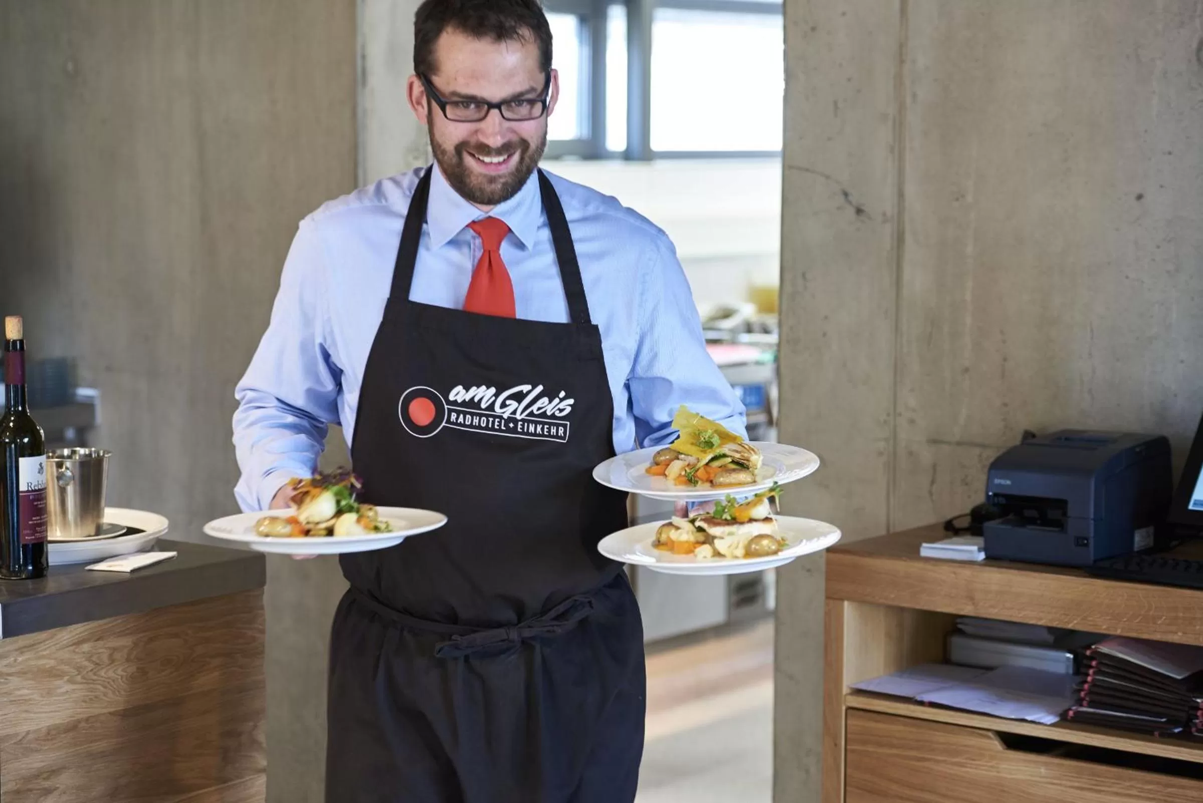 Staff in Radhotel am Gleis