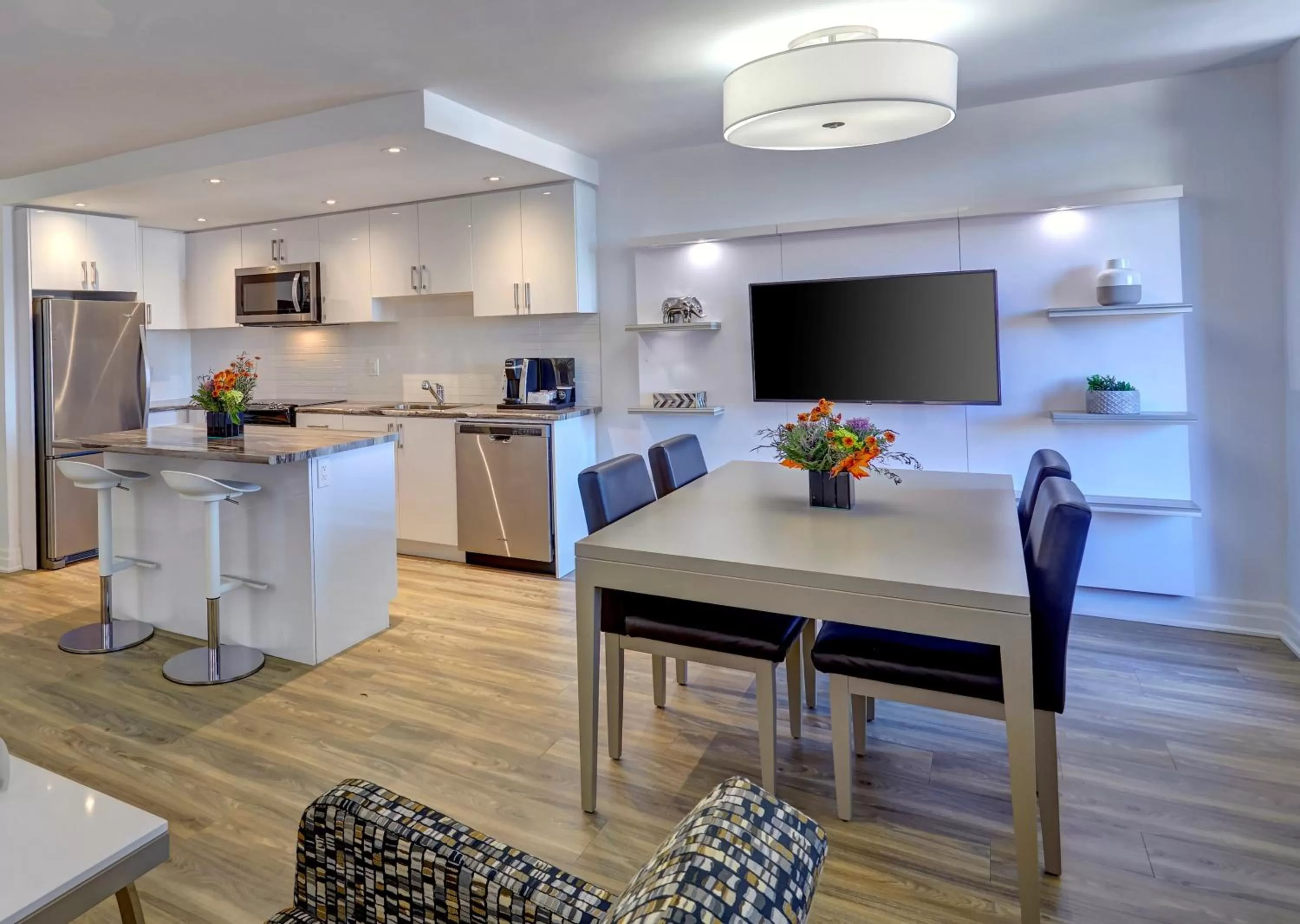 Kitchen or kitchenette in Town Inn Suites Hotel