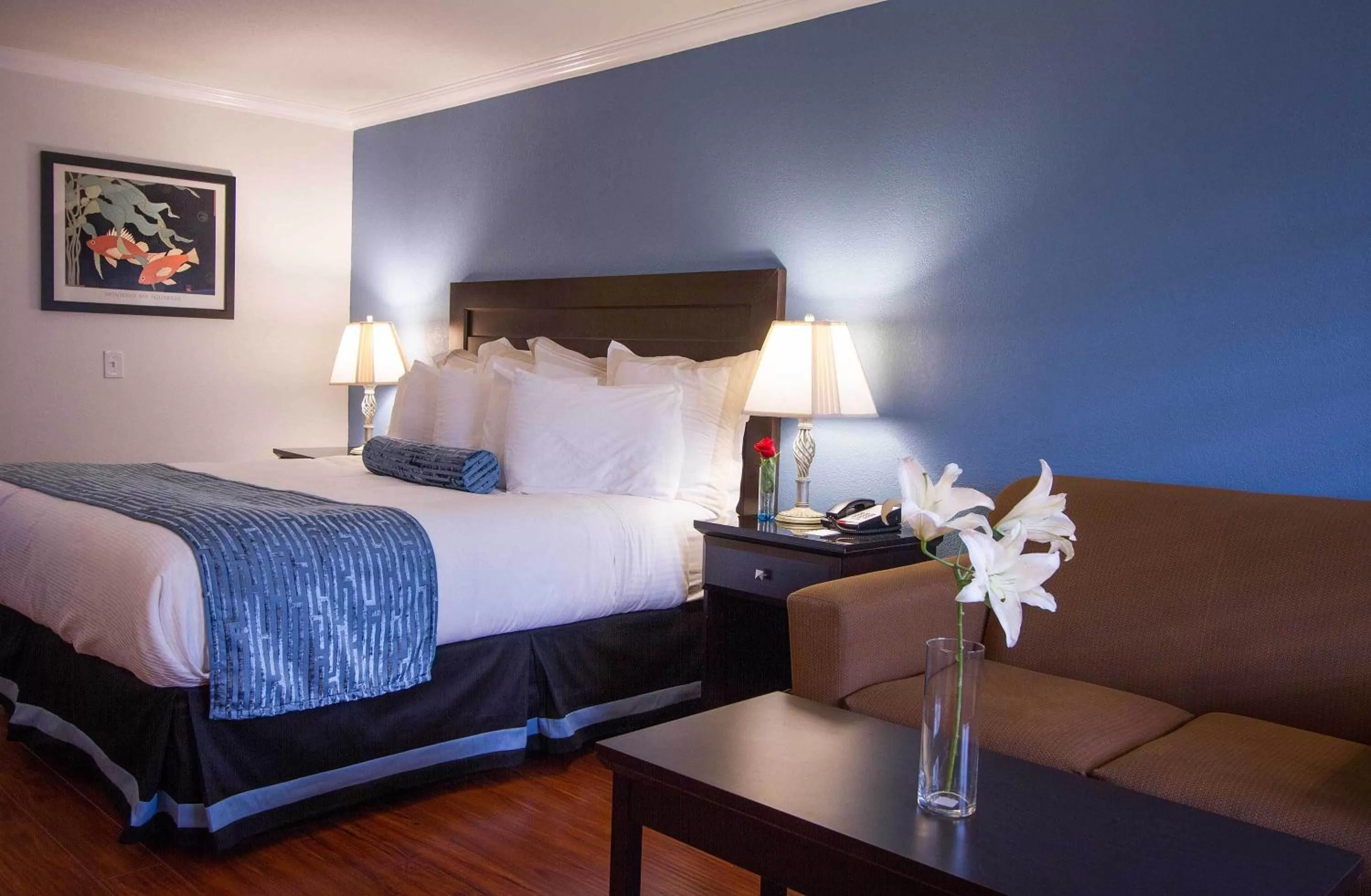 Living room, Bed in Regency Inn in Los Angeles