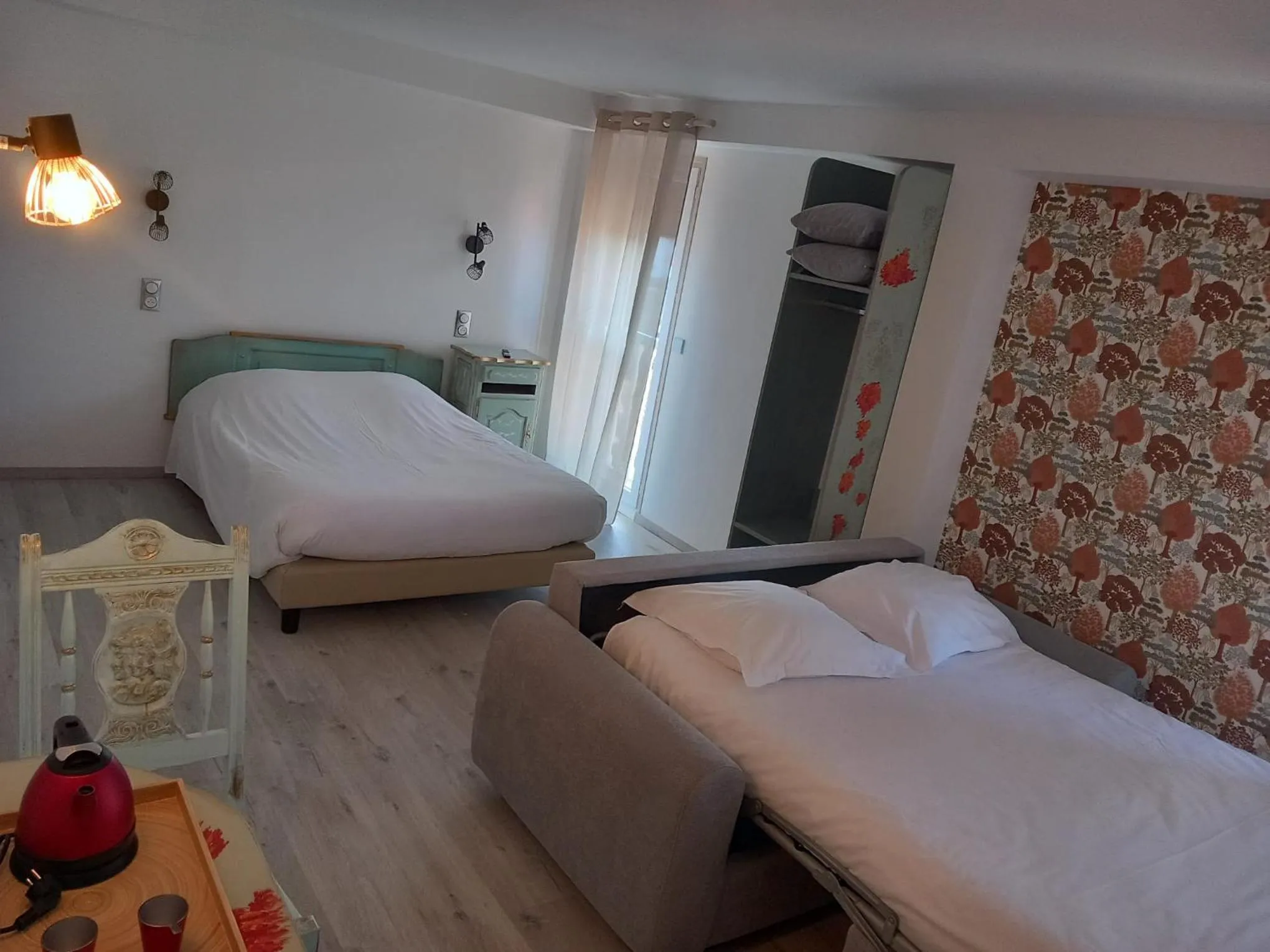 Bed in Cit'Hotel Le Montreal