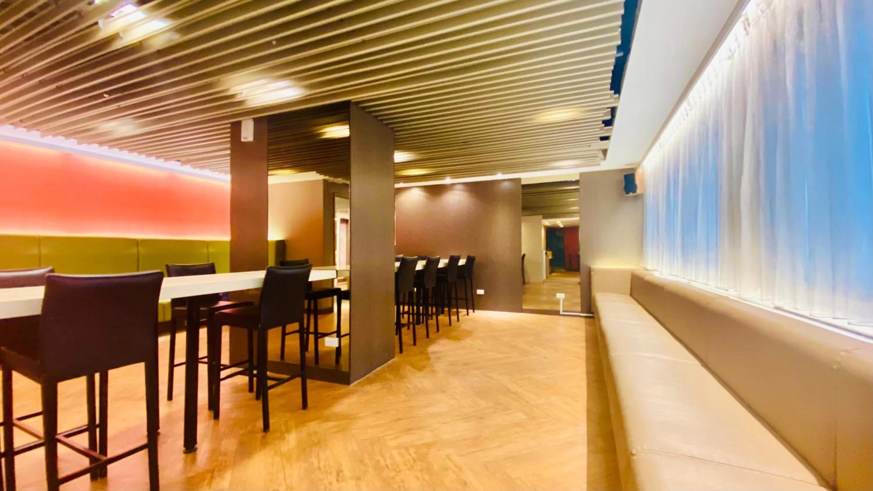 Lounge or bar in Artinn藝築文旅-台北站前館