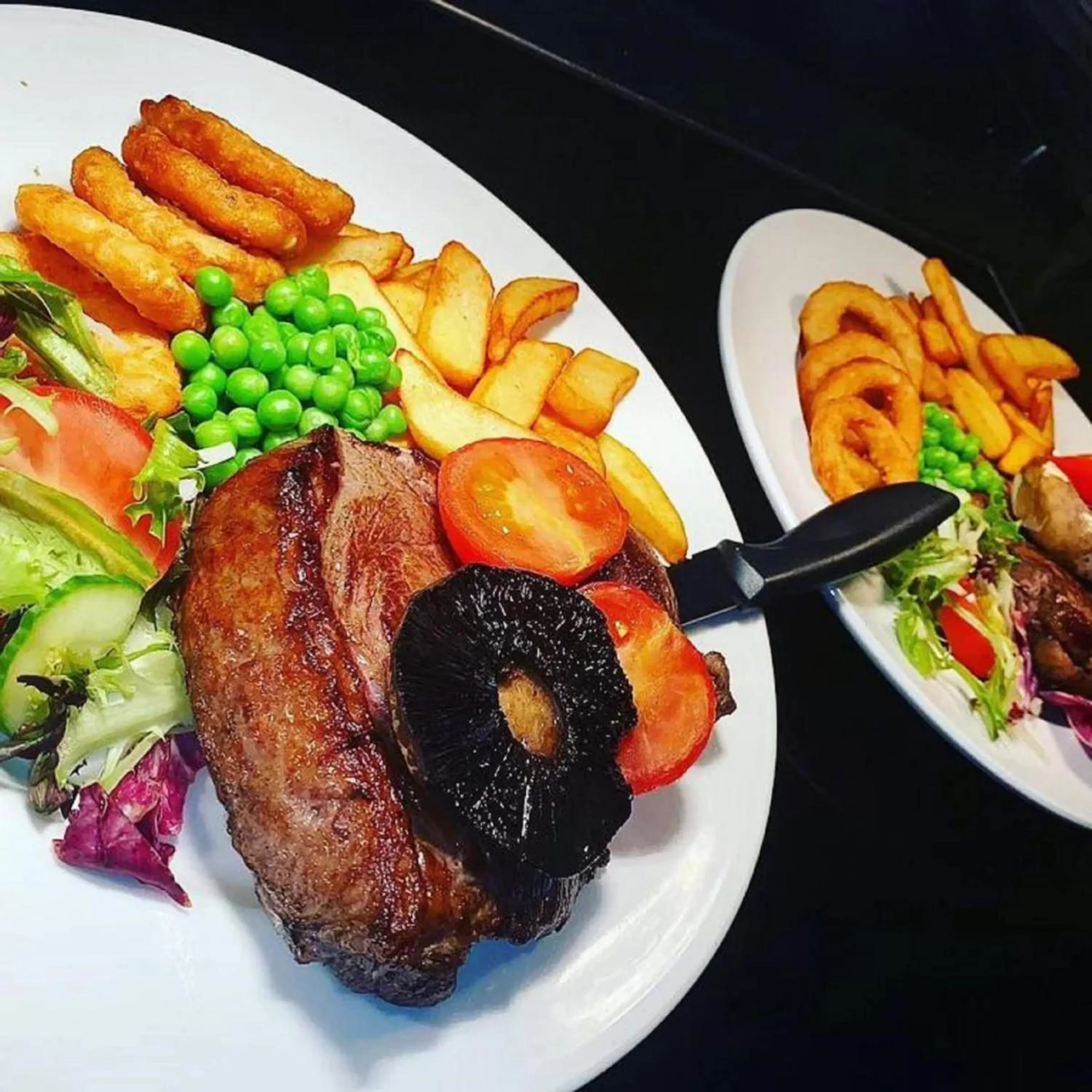 Food and drinks in Hatters Hotel