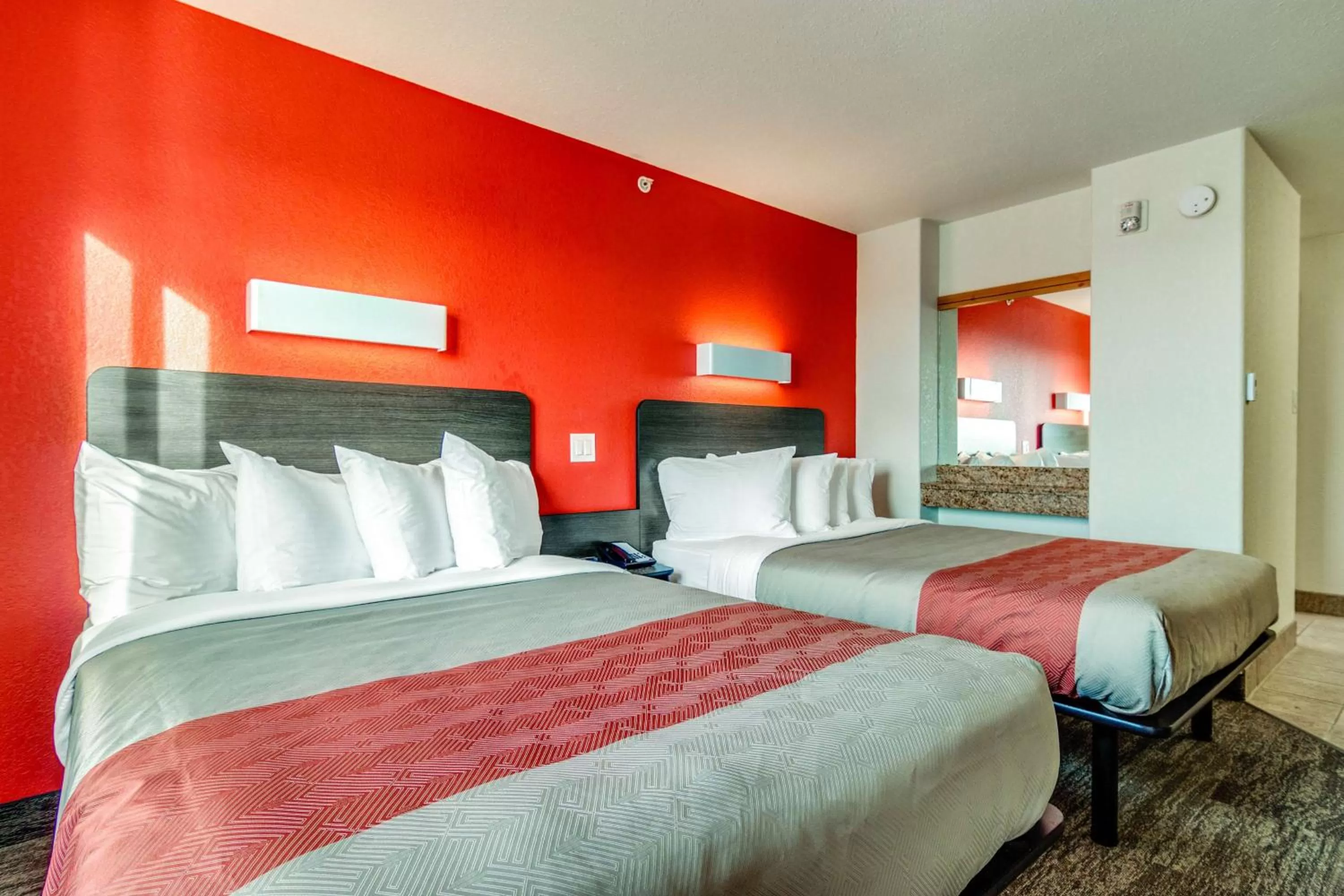 Photo of the whole room in Motel 6-Saskatoon, SK