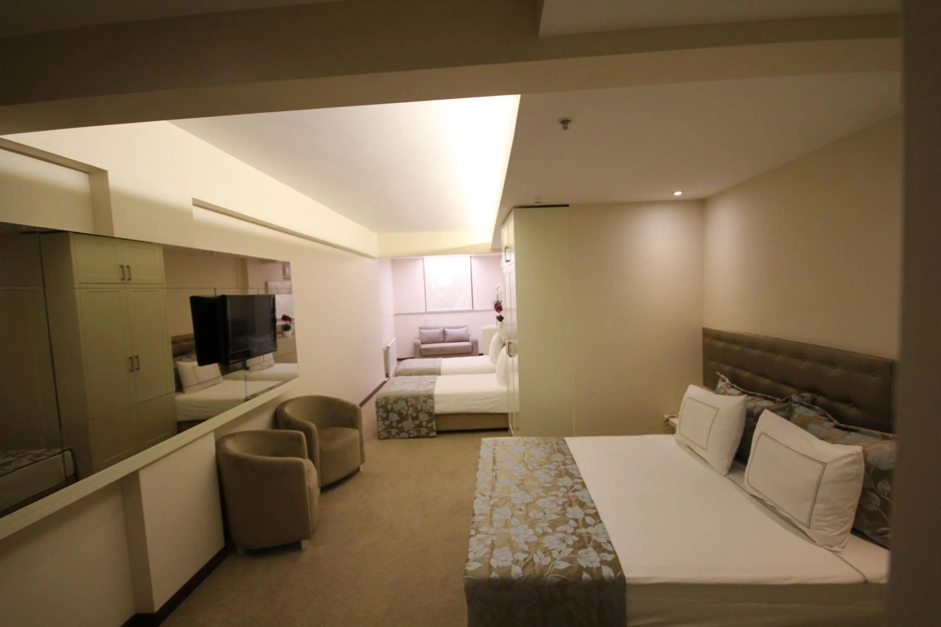 Other, Bed in Grand Washington Hotel