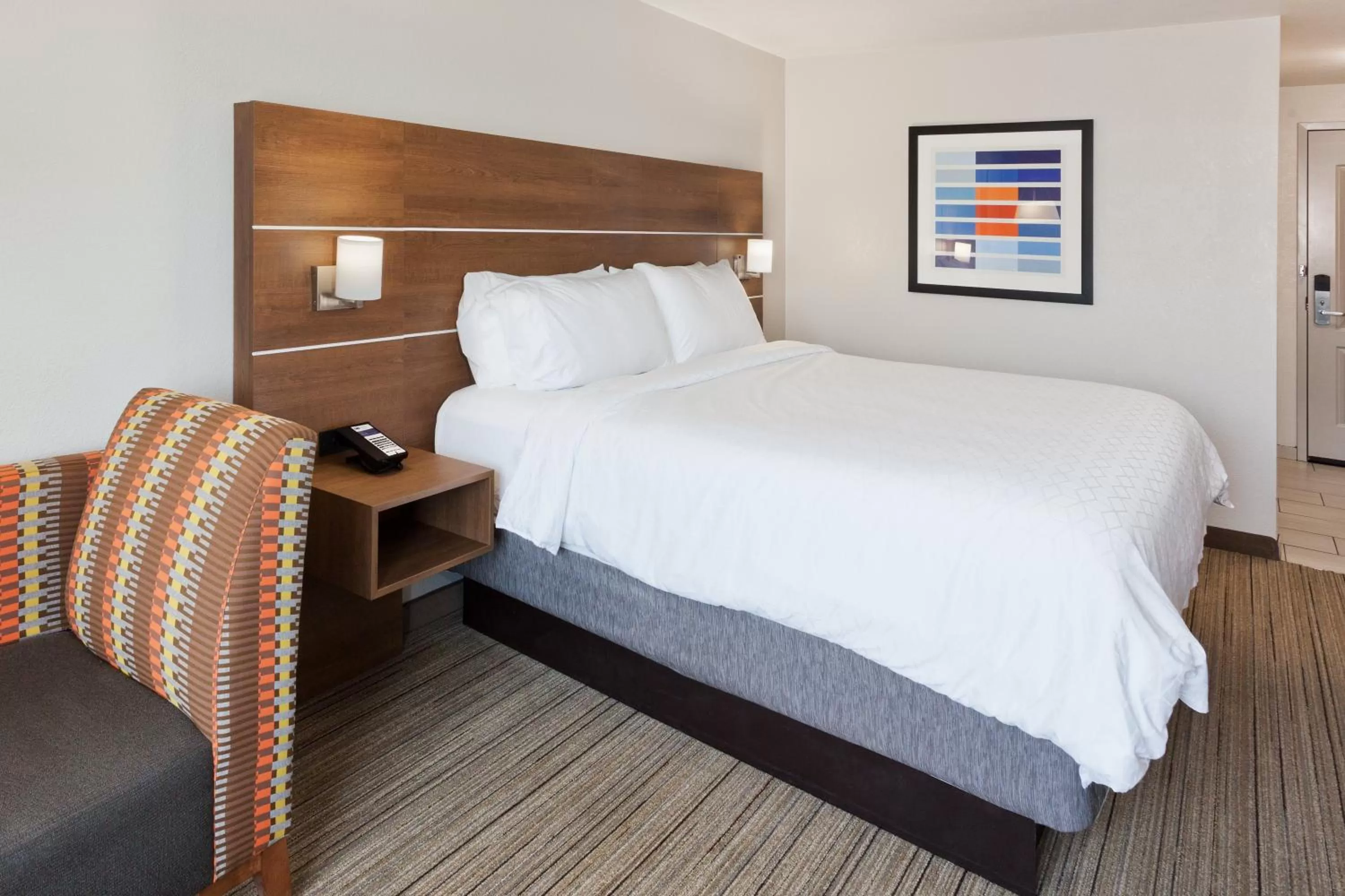 Photo of the whole room, Bed in Holiday Inn Express Rome-East by IHG