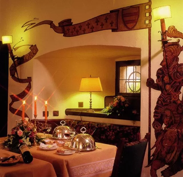 Restaurant/places to eat in Hotel und Restaurant Burg Schnellenberg