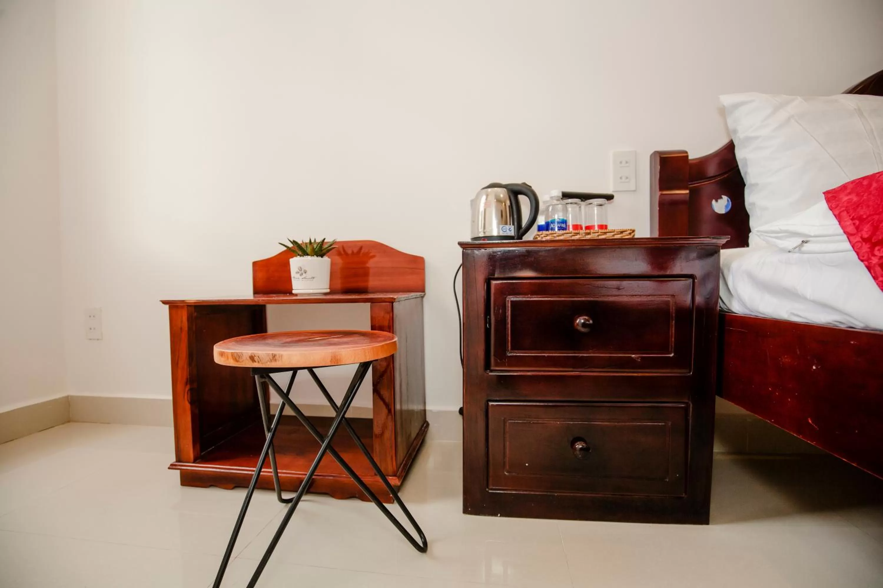Coffee/tea facilities, Bed in Conico Đà Lạt Hotel