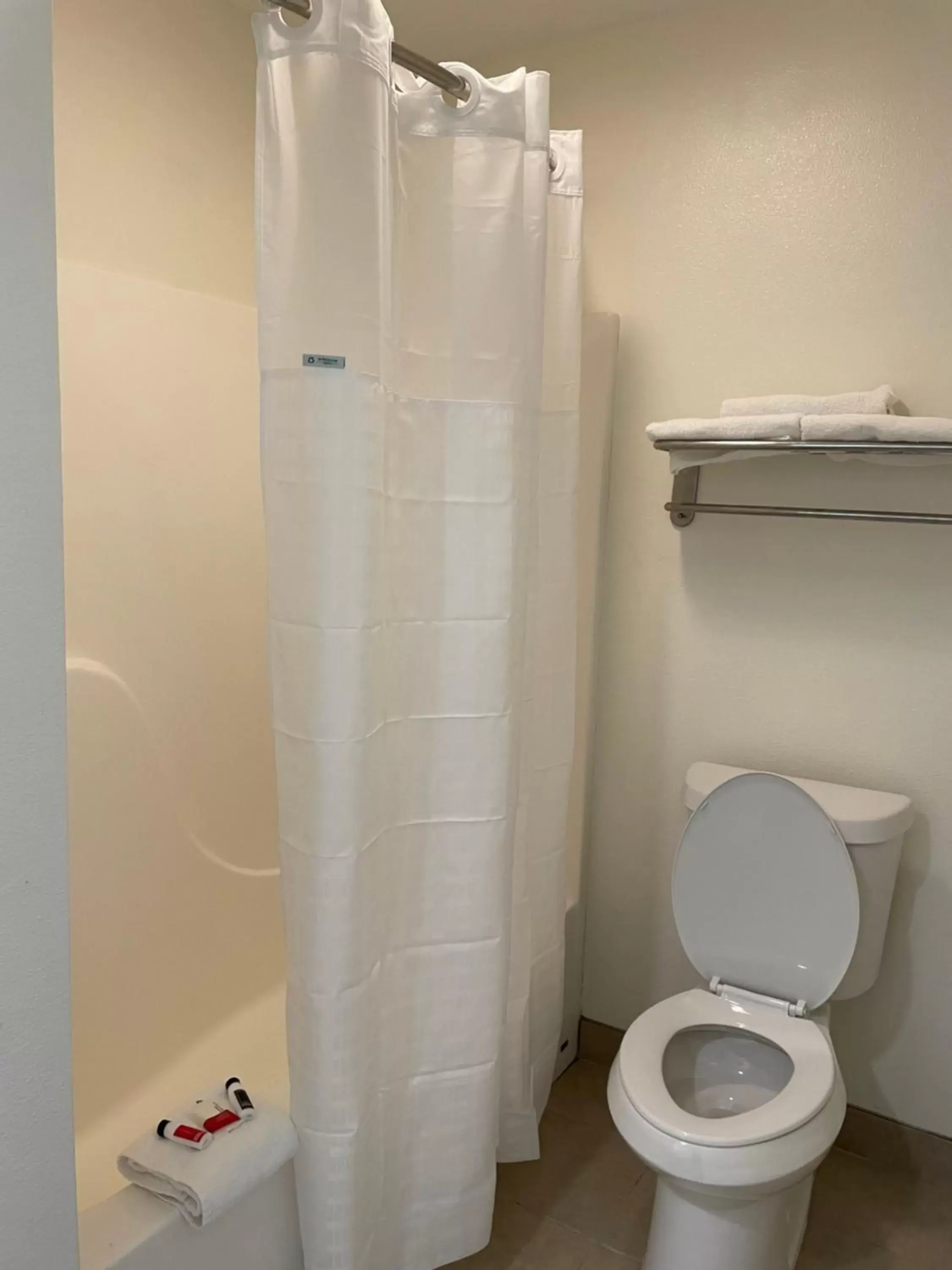 Deluxe King Room - Non-Smoking in Baymont by Wyndham Biloxi - Ocean Springs Deluxe King Room - Non-Smoking in Baymont by Wyndham Biloxi - Ocean Springs