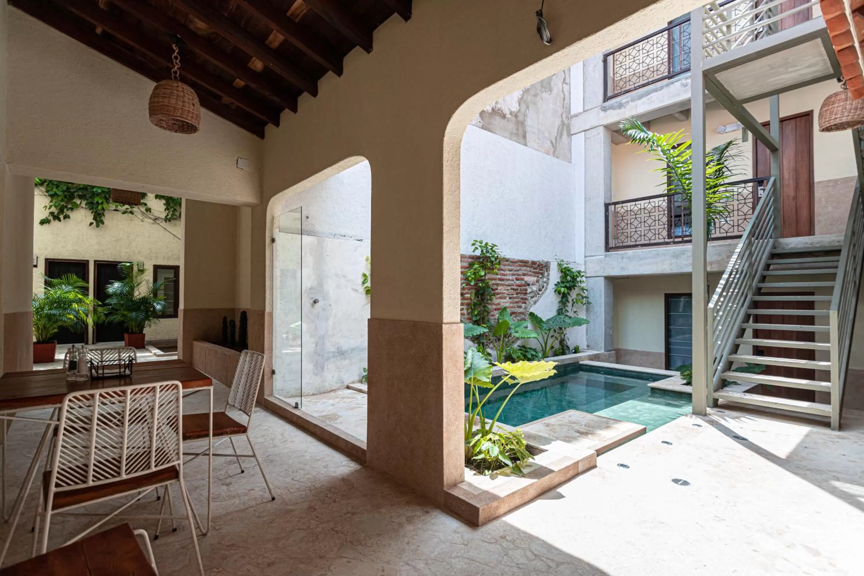 Patio in Soy Local Insignia