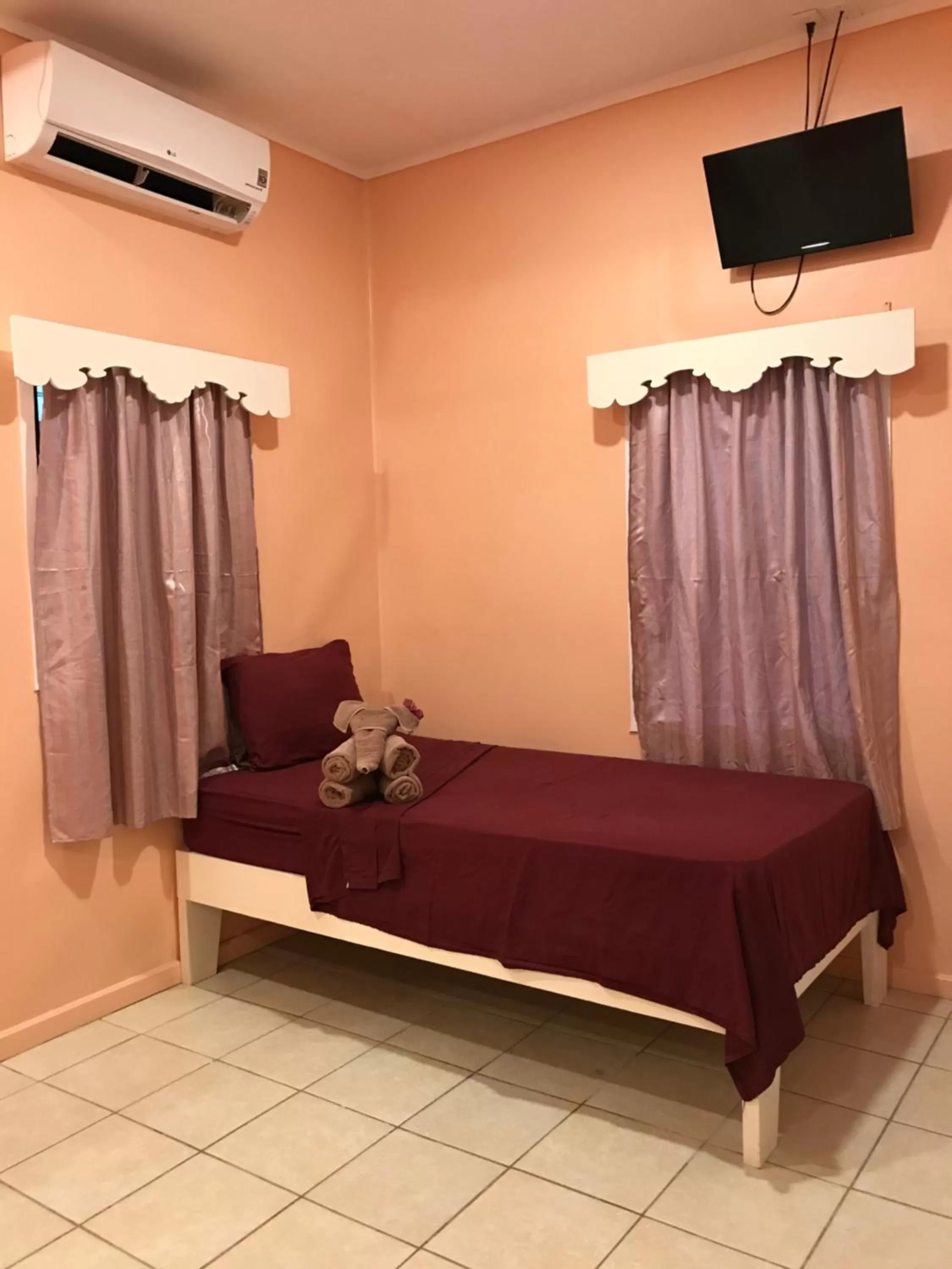 Bed in Tropical Paradise Express