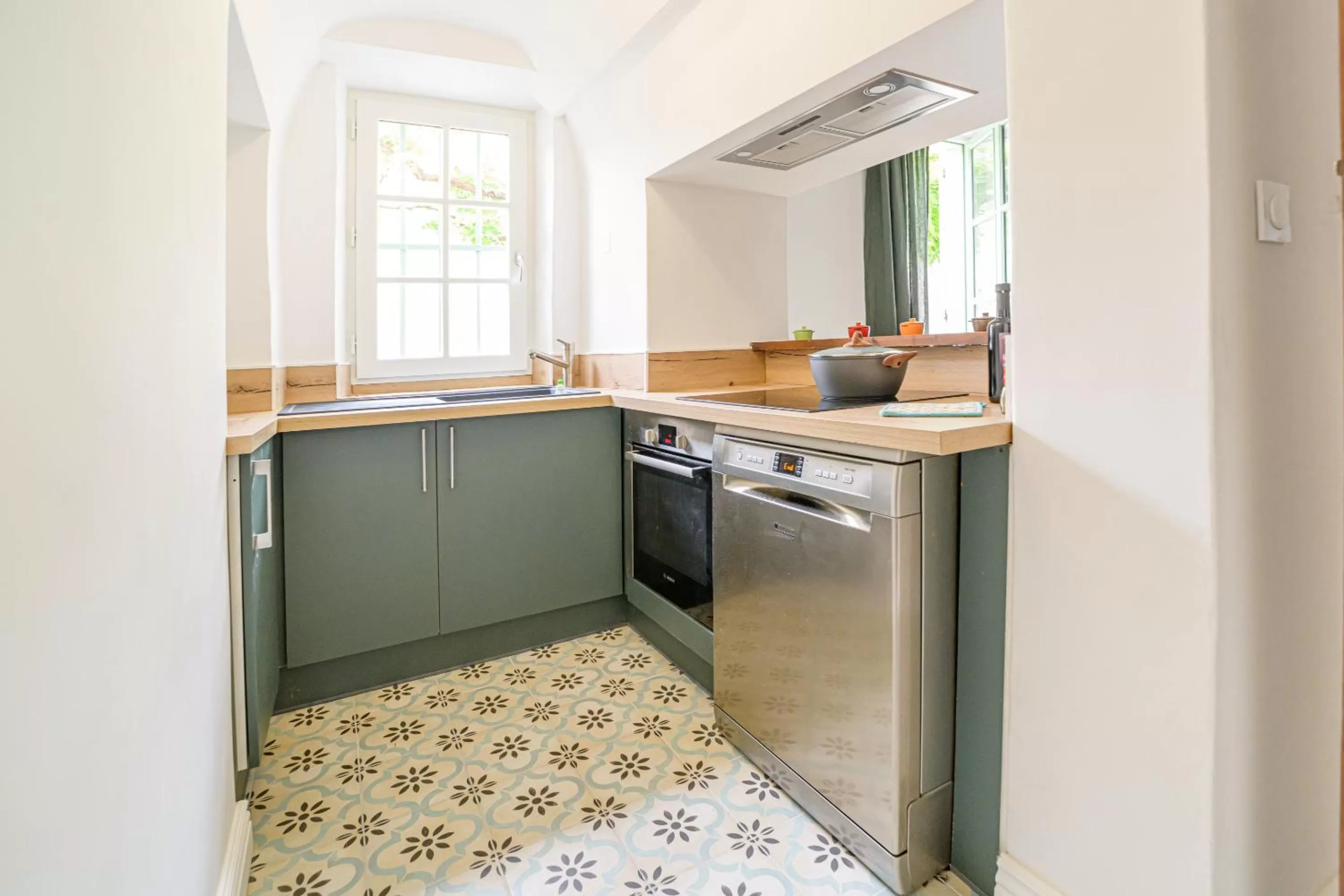 Kitchen or kitchenette in La Tour Des Remparts