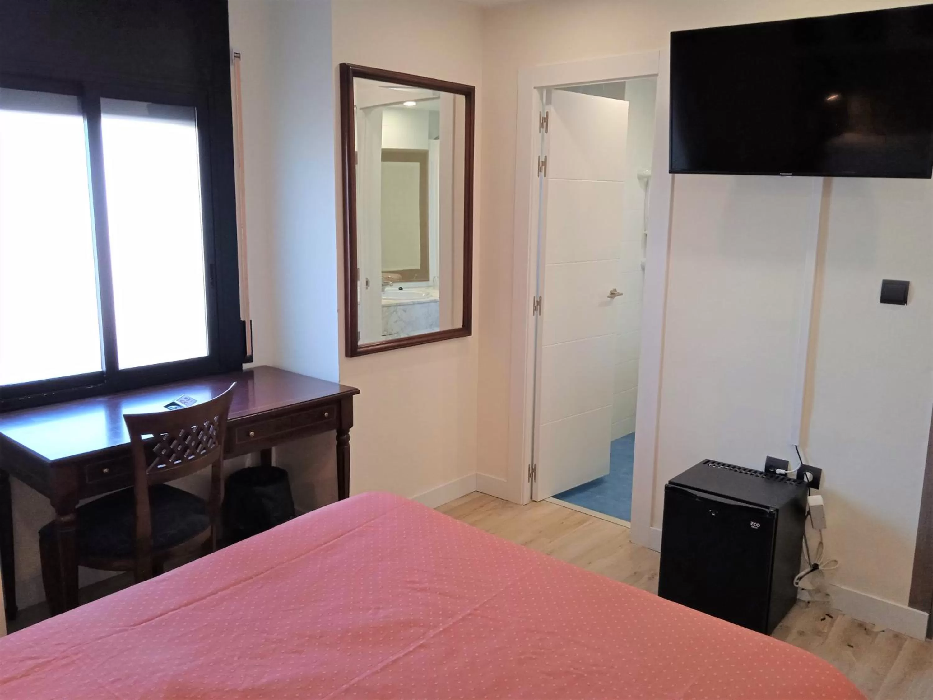 Photo of the whole room, Bed in Hotel 153