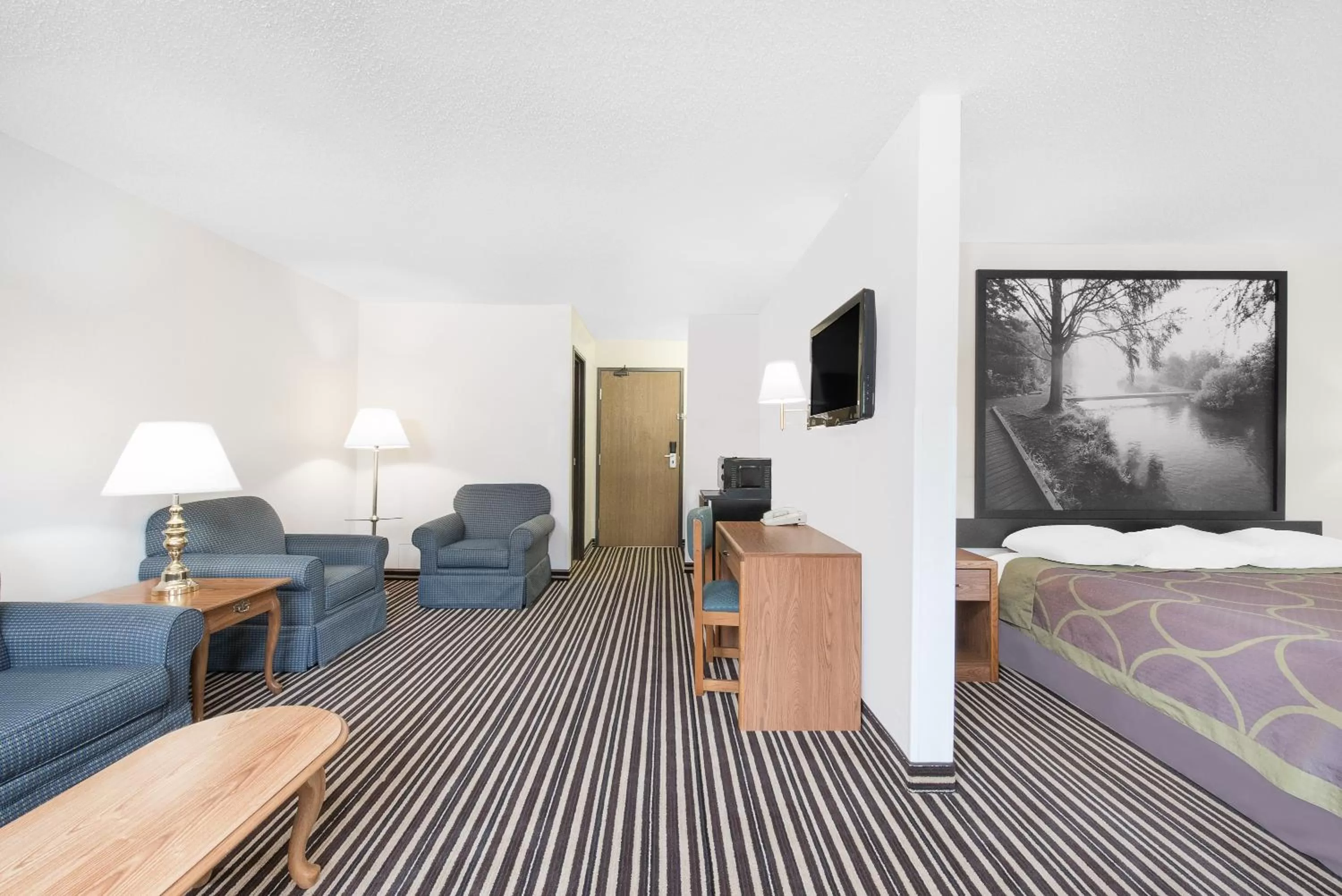 Photo of the whole room, Bed in Super 8 by Wyndham Morris