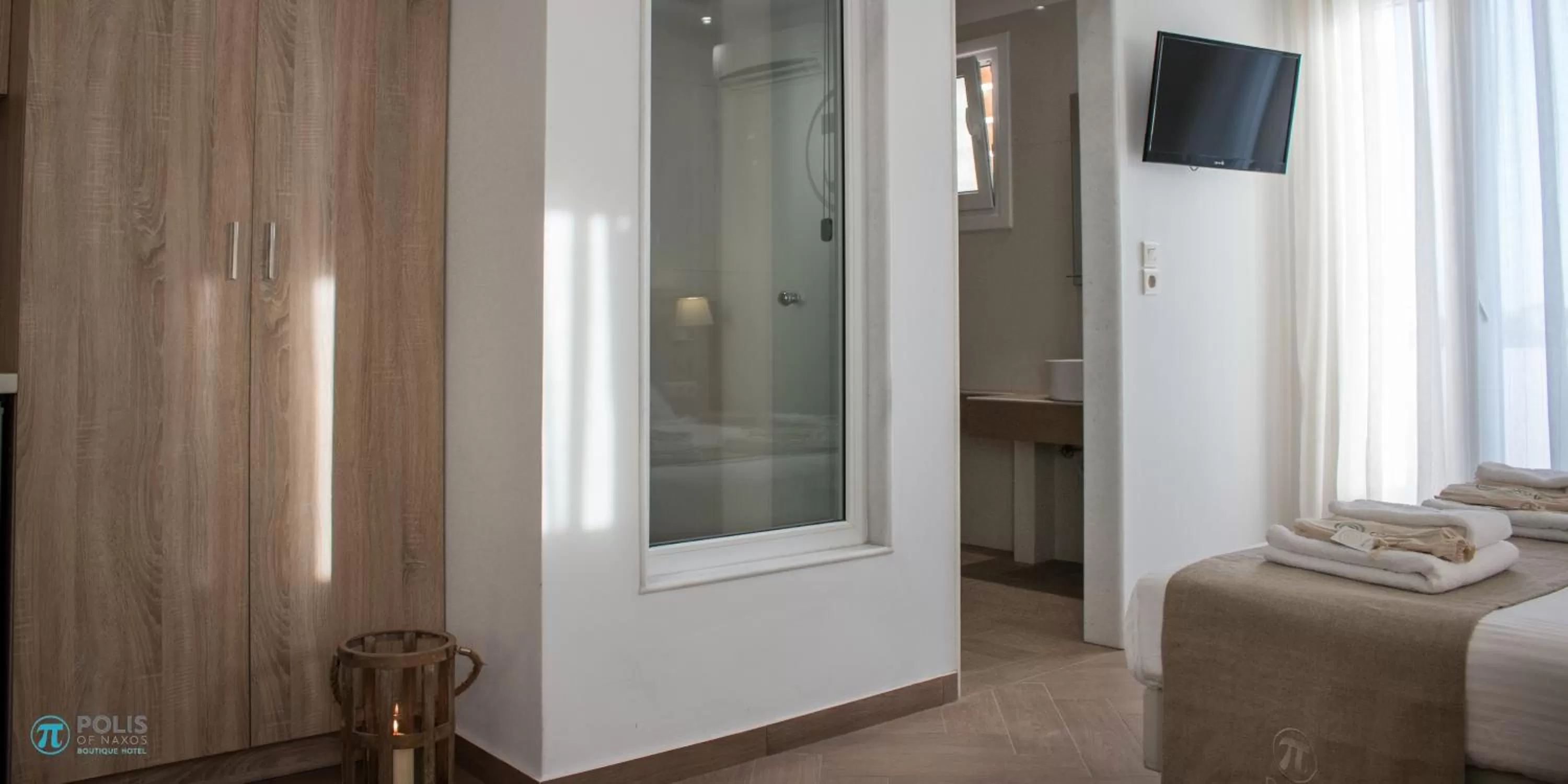 Day, Bed in Polis of Naxos