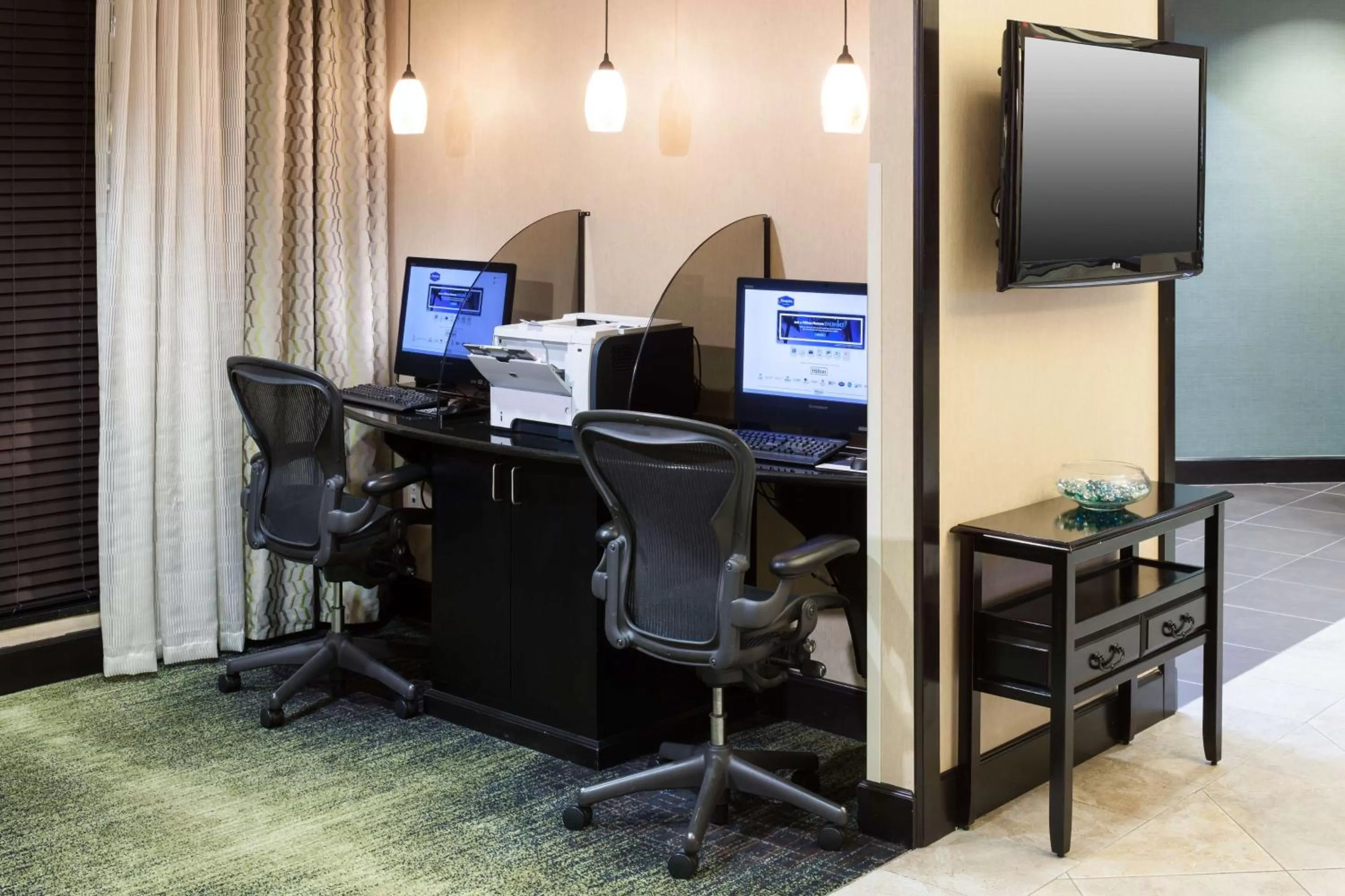 Business facilities in Hampton Inn & Suites Gainesville Downtown