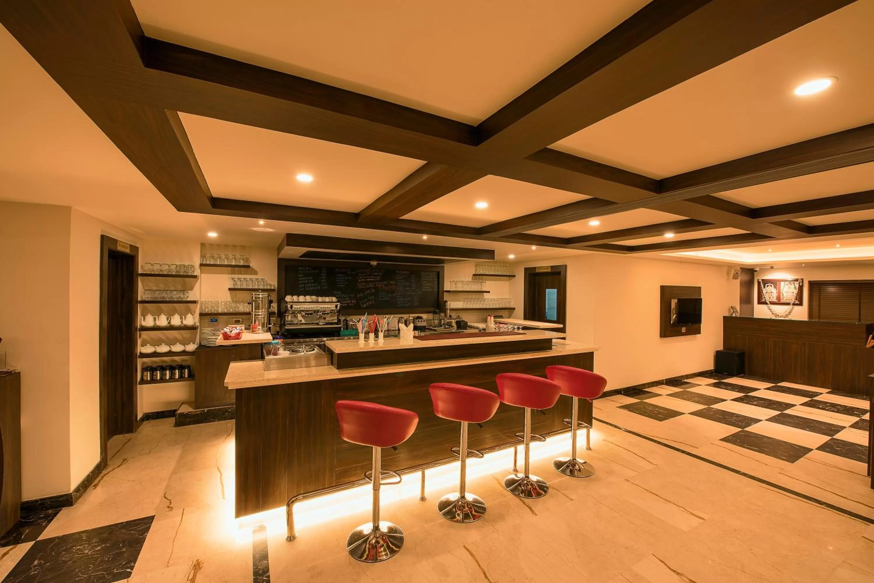 Restaurant/places to eat in White Lotus Hotel