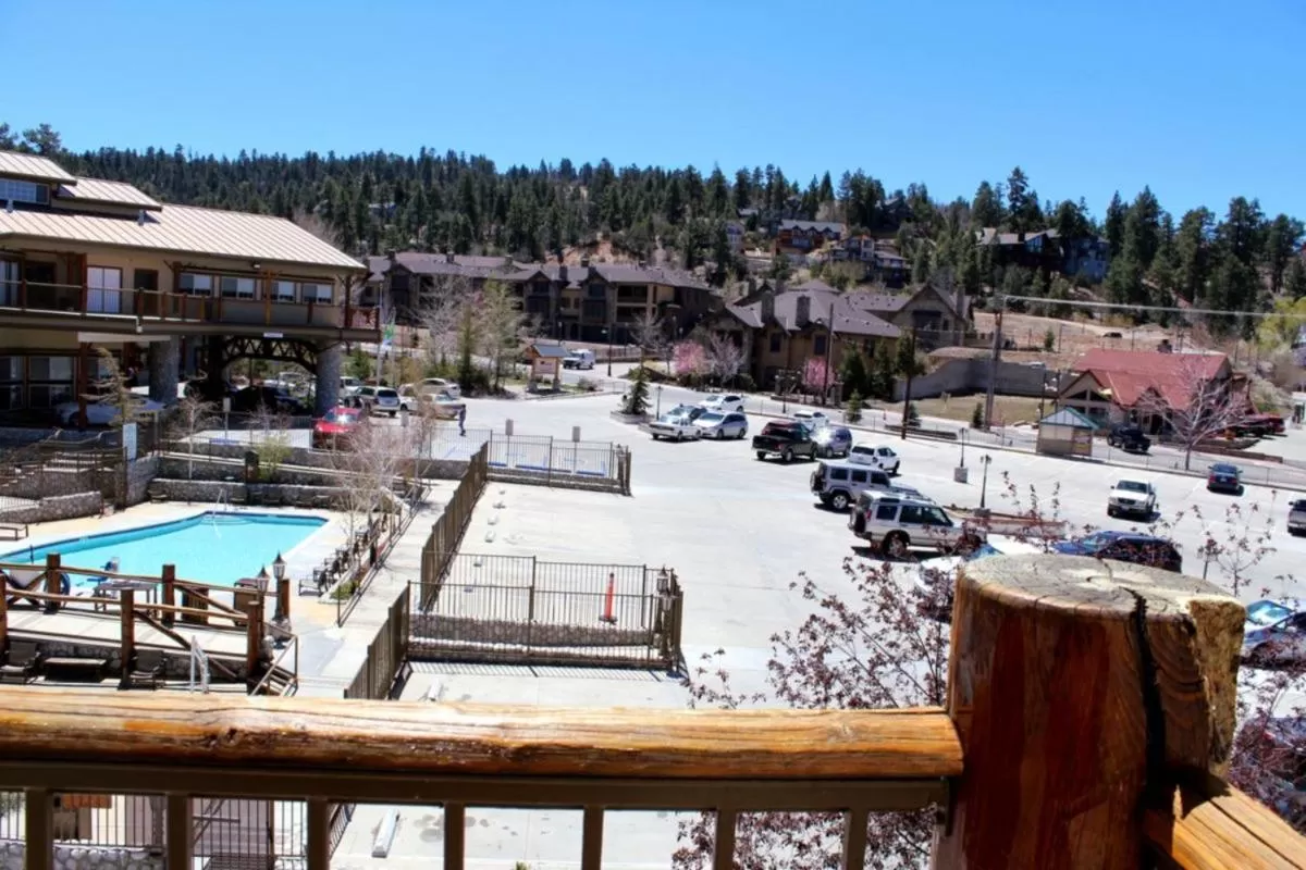 Swimming pool in Holiday Inn Resort The Lodge at Big Bear Lake by IHG