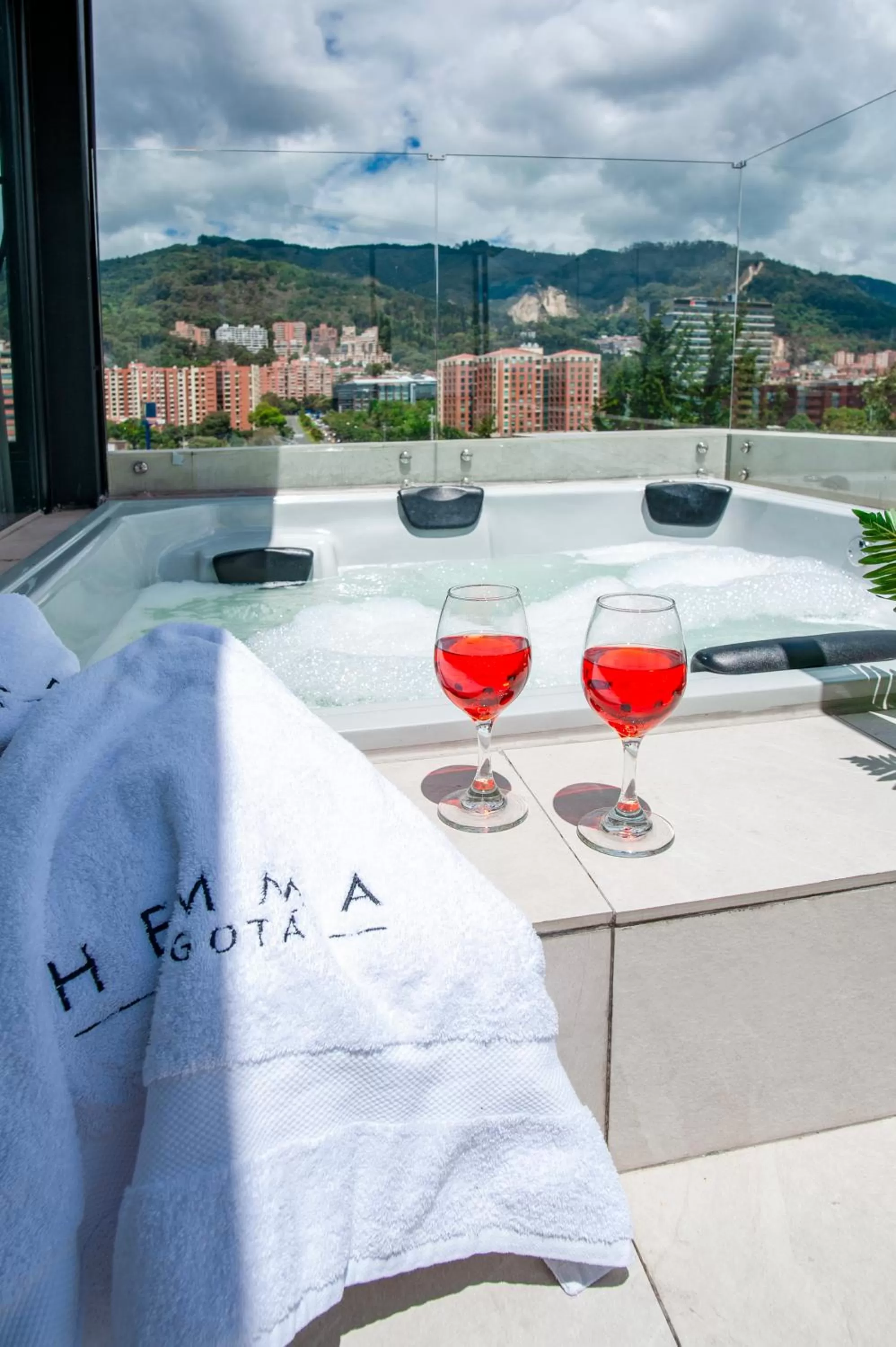 Drinks in Hemma Bogotá Country Luxury Suites Hotel