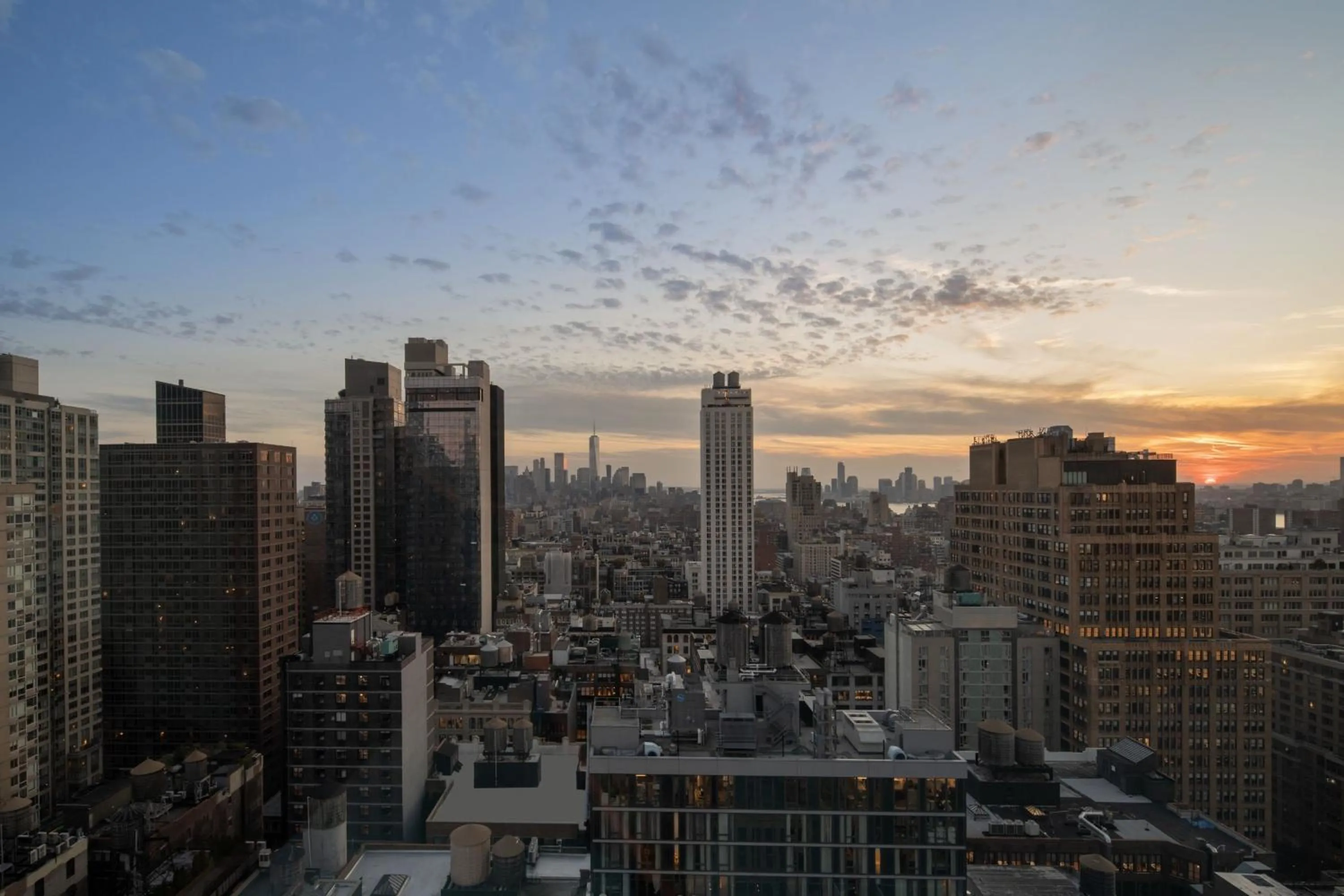 Photo of the whole room in Aloft New York Chelsea