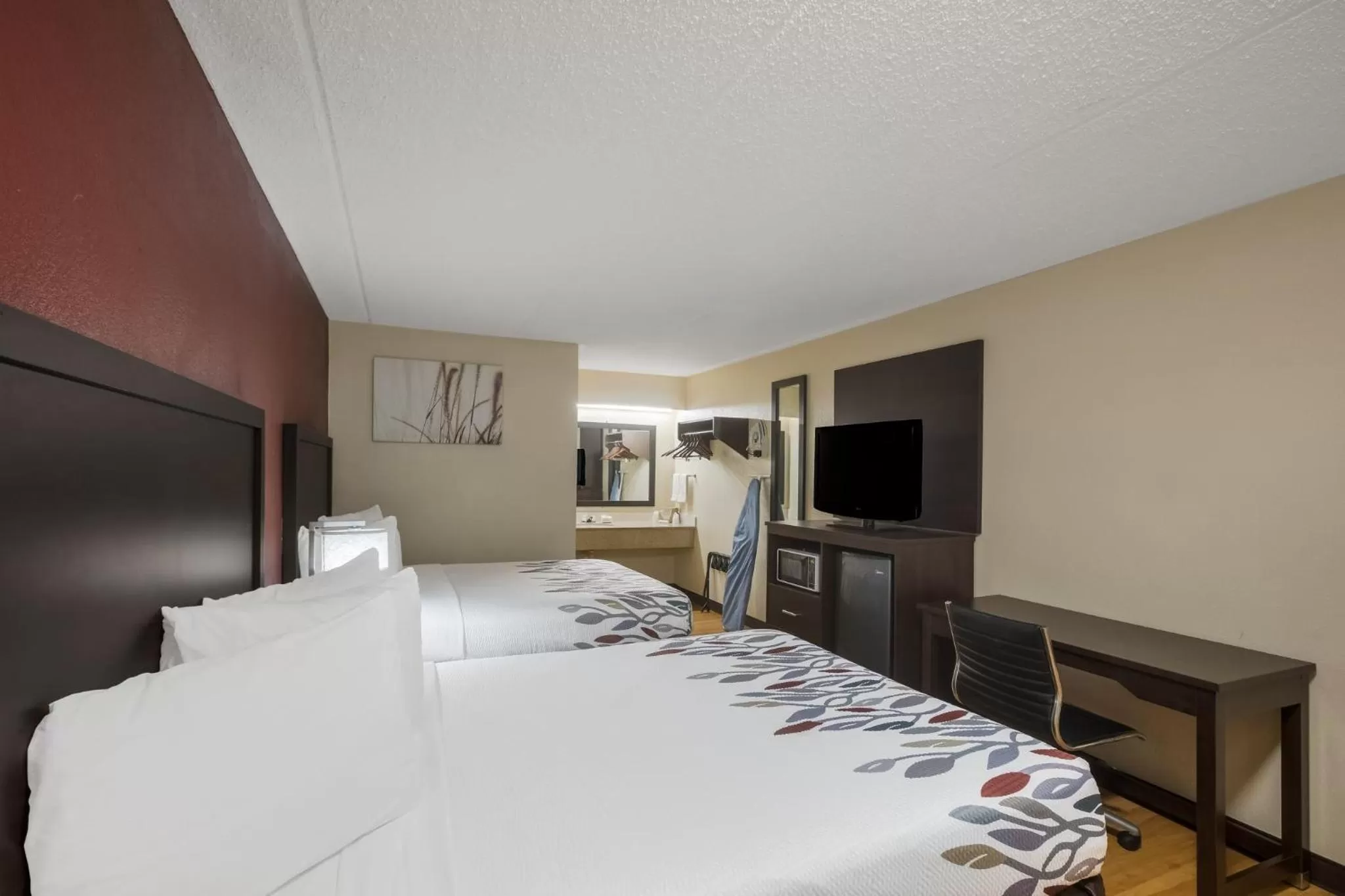 Photo of the whole room, Bed in Red Roof Inn Atlanta South - Morrow