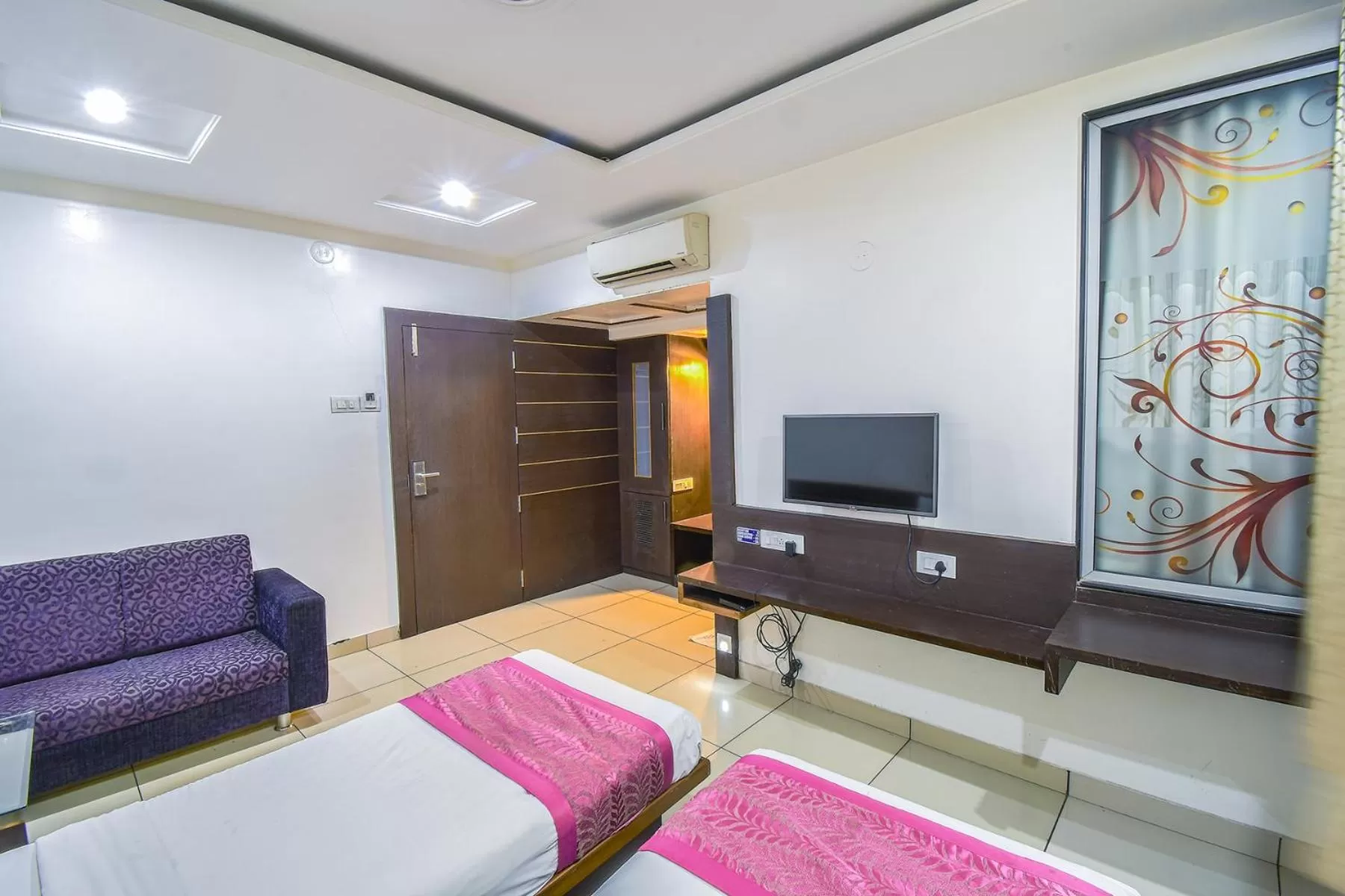 Photo of the whole room in Hotel Radiant Kolhapur