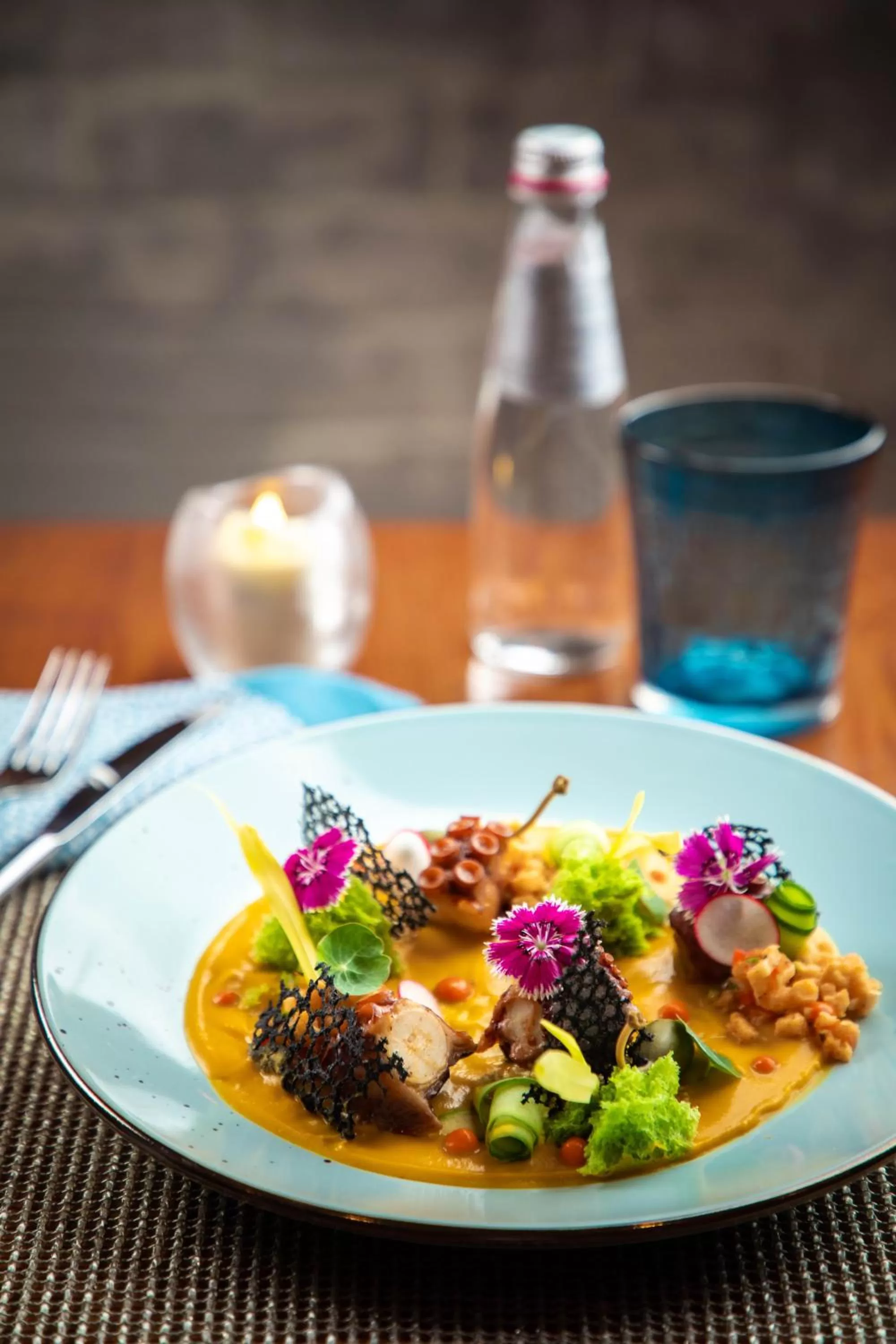 Restaurant/places to eat in Pullman Dubai Jumeirah Lakes Towers