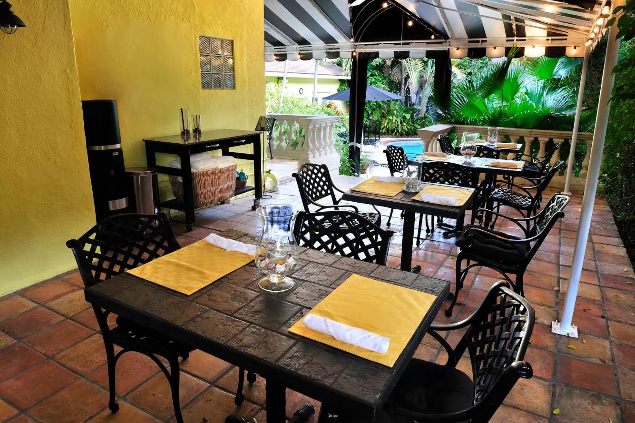 Restaurant/places to eat in Mango Inn Bed and Breakfast