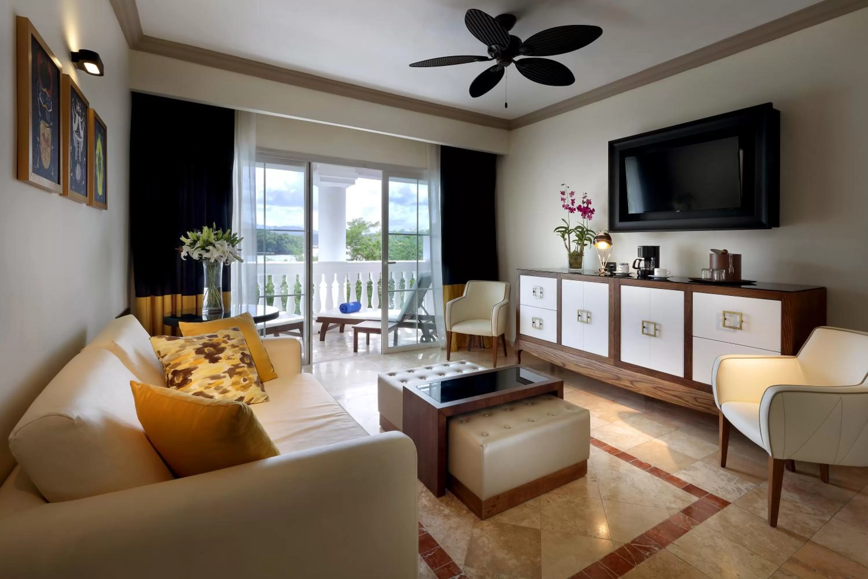 Living room in Grand Palladium Lady Hamilton Resort & Spa - All Inclusive