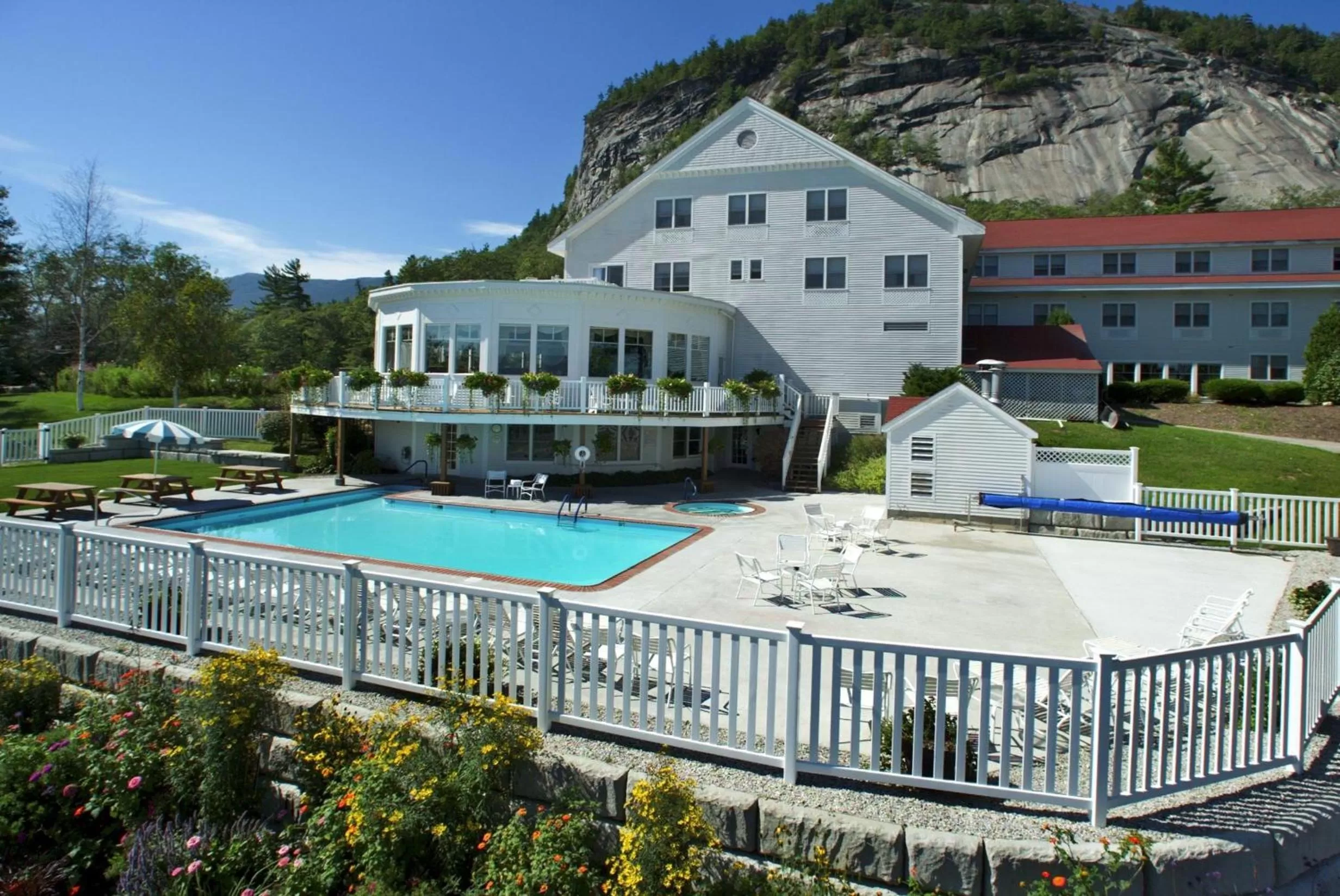 Swimming pool in White Mountain Hotel and Resort
