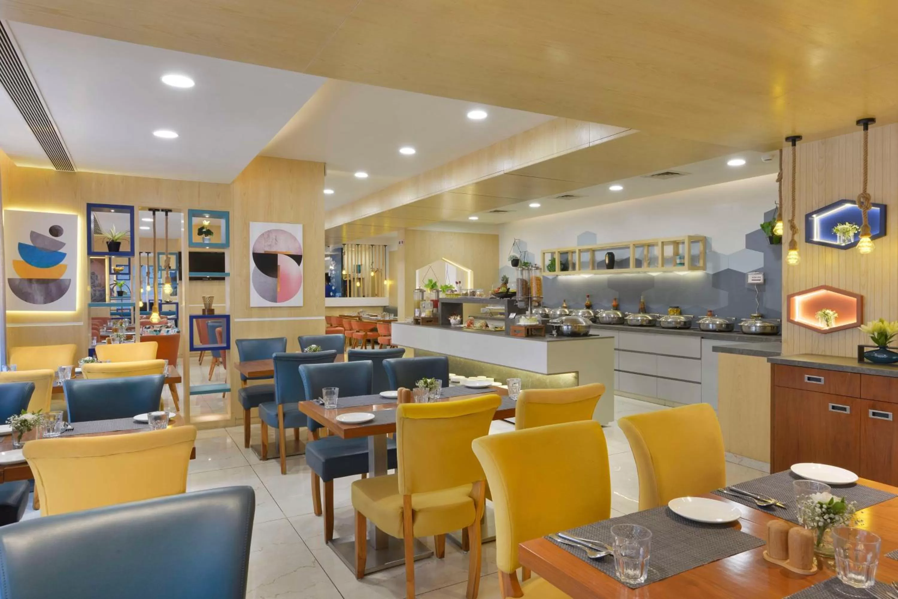 Restaurant/places to eat in Hampton by Hilton Vadodara-Alkapuri