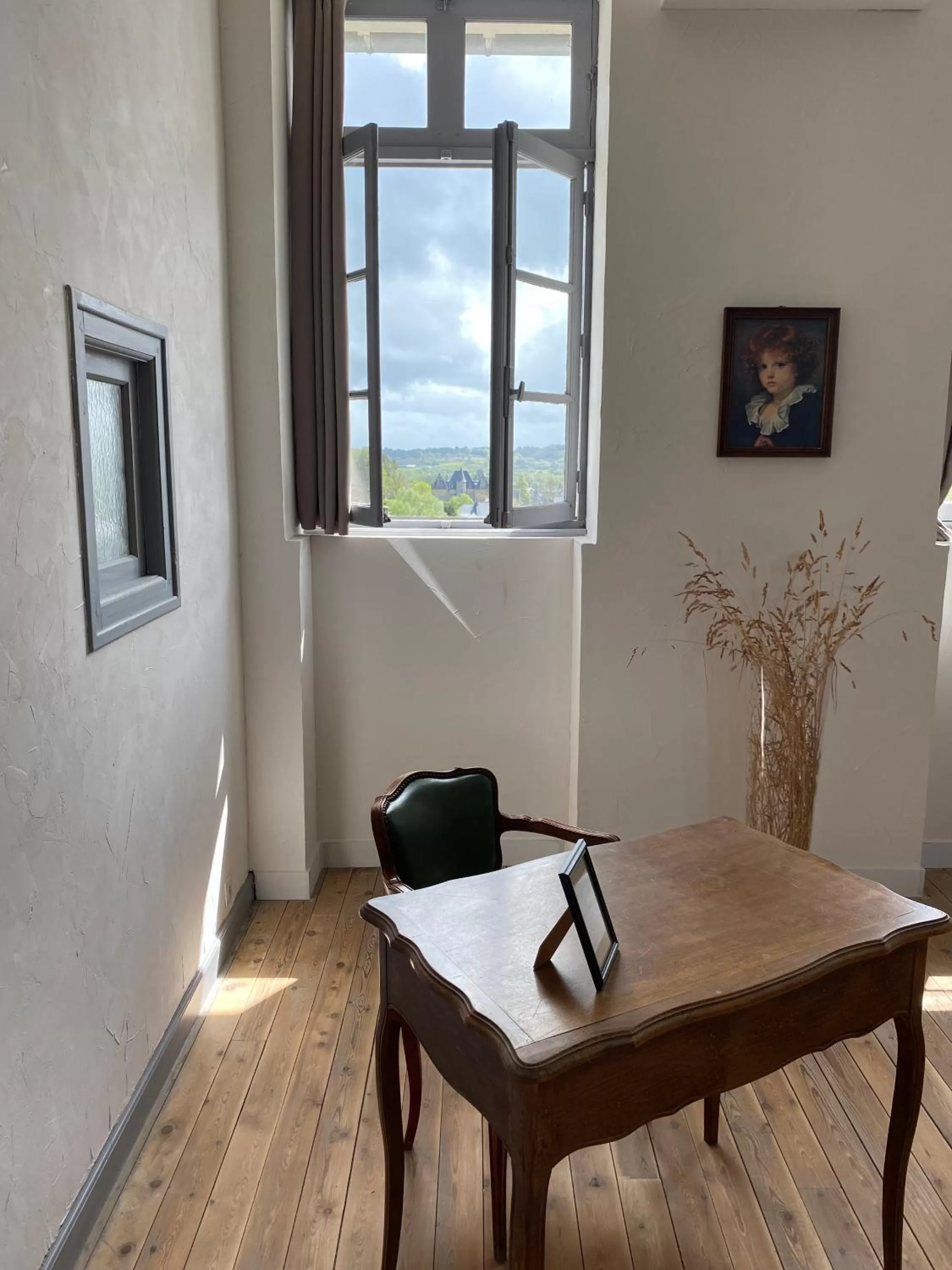 Dining Area in Demeure de kergoguen