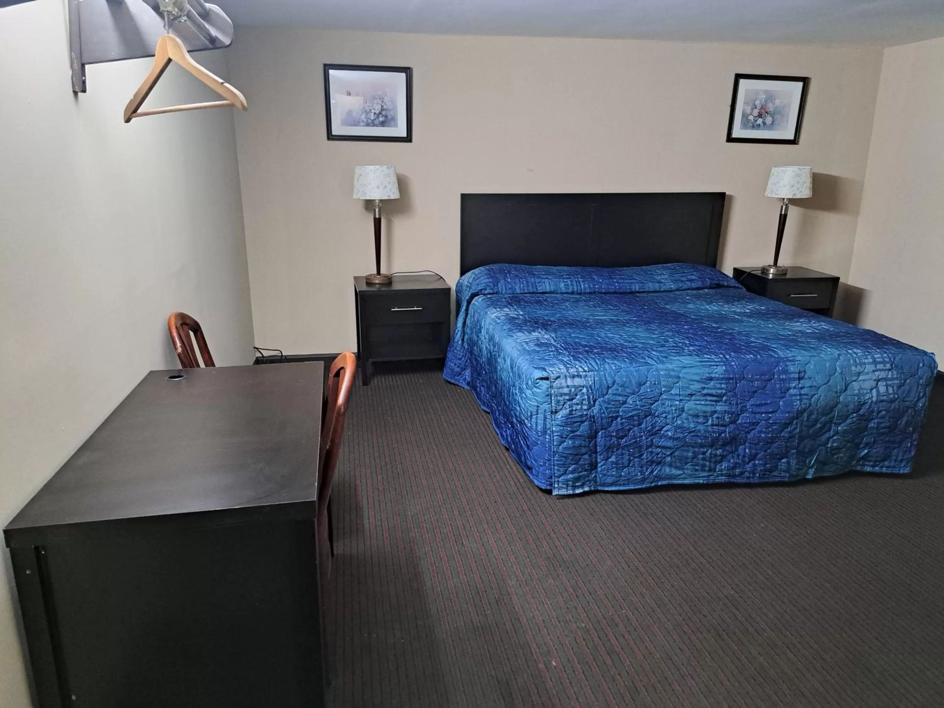 Photo of the whole room, Bed in Pennswoods Inn