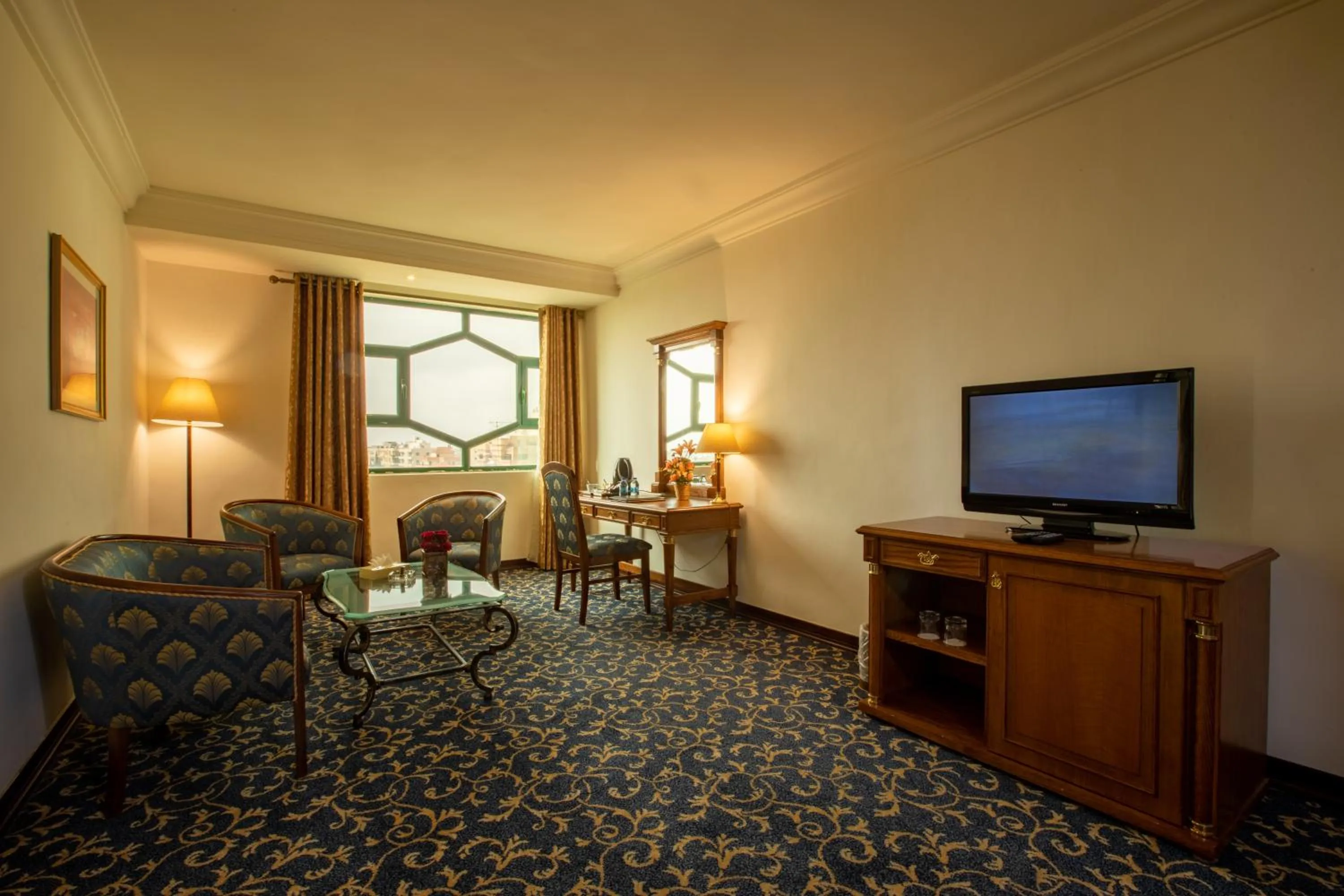 Living room in Bristol Hotel