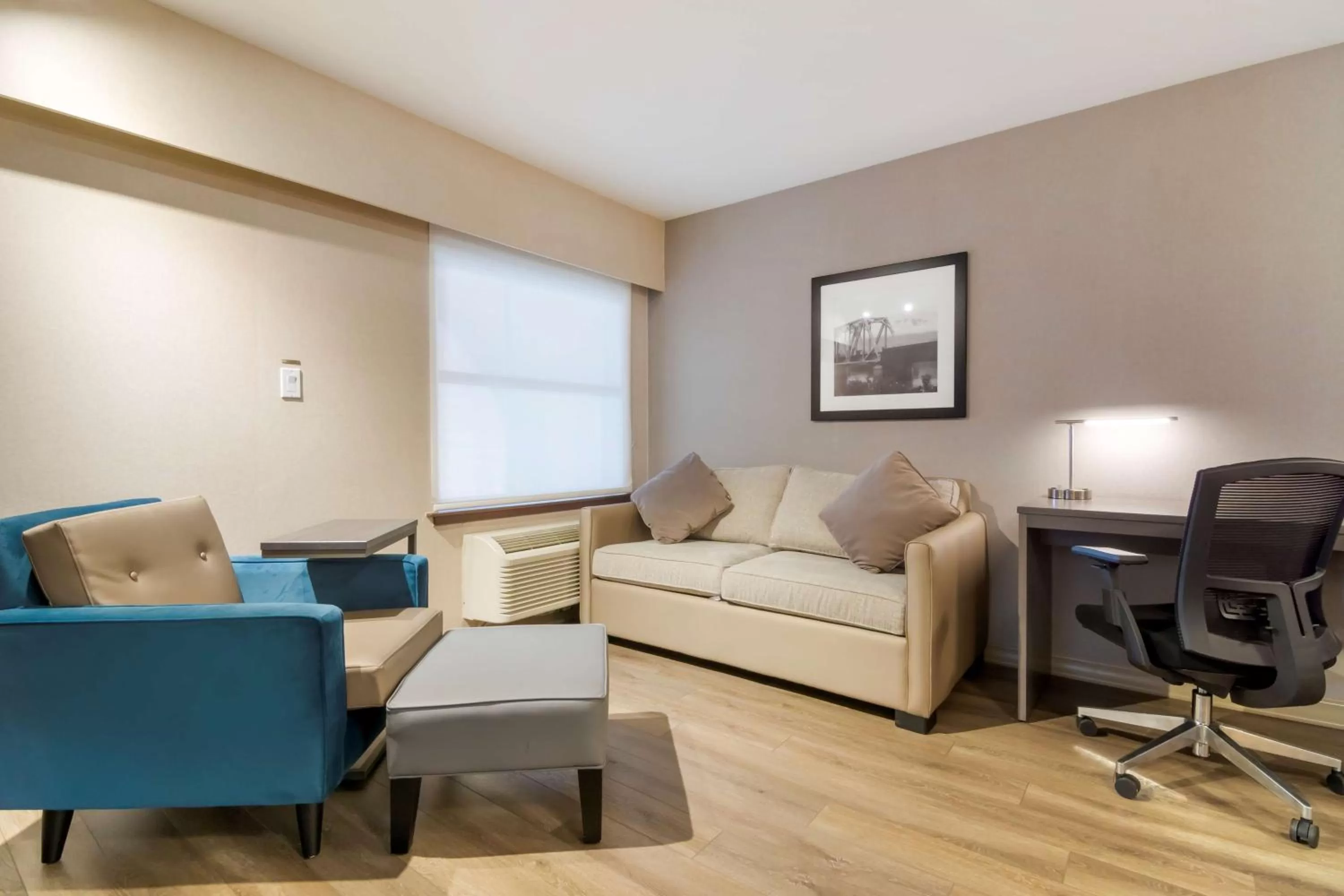 Bedroom in Best Western Premier Aberdeen Kamloops