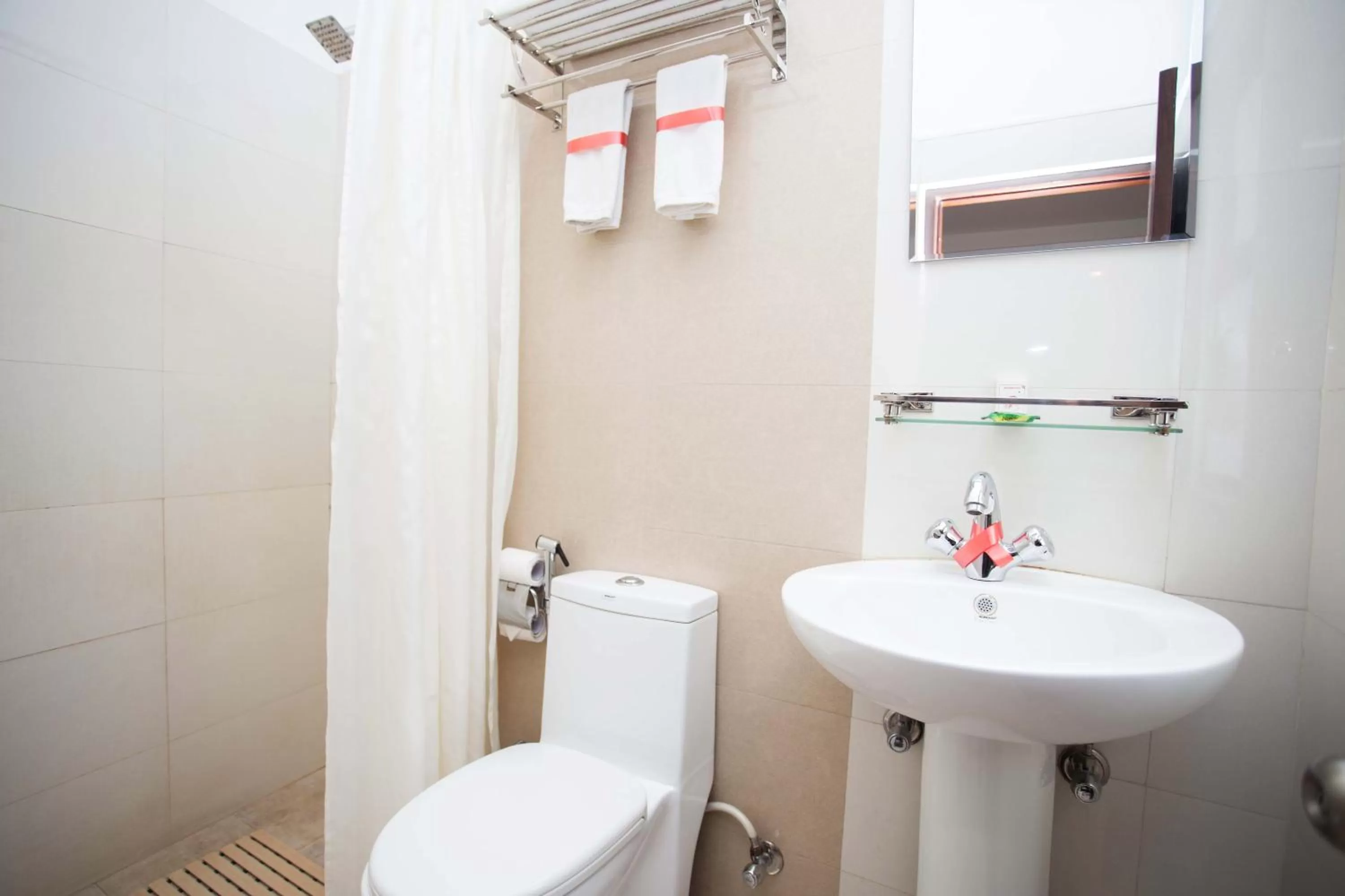 Bathroom in Hotel Jay Suites