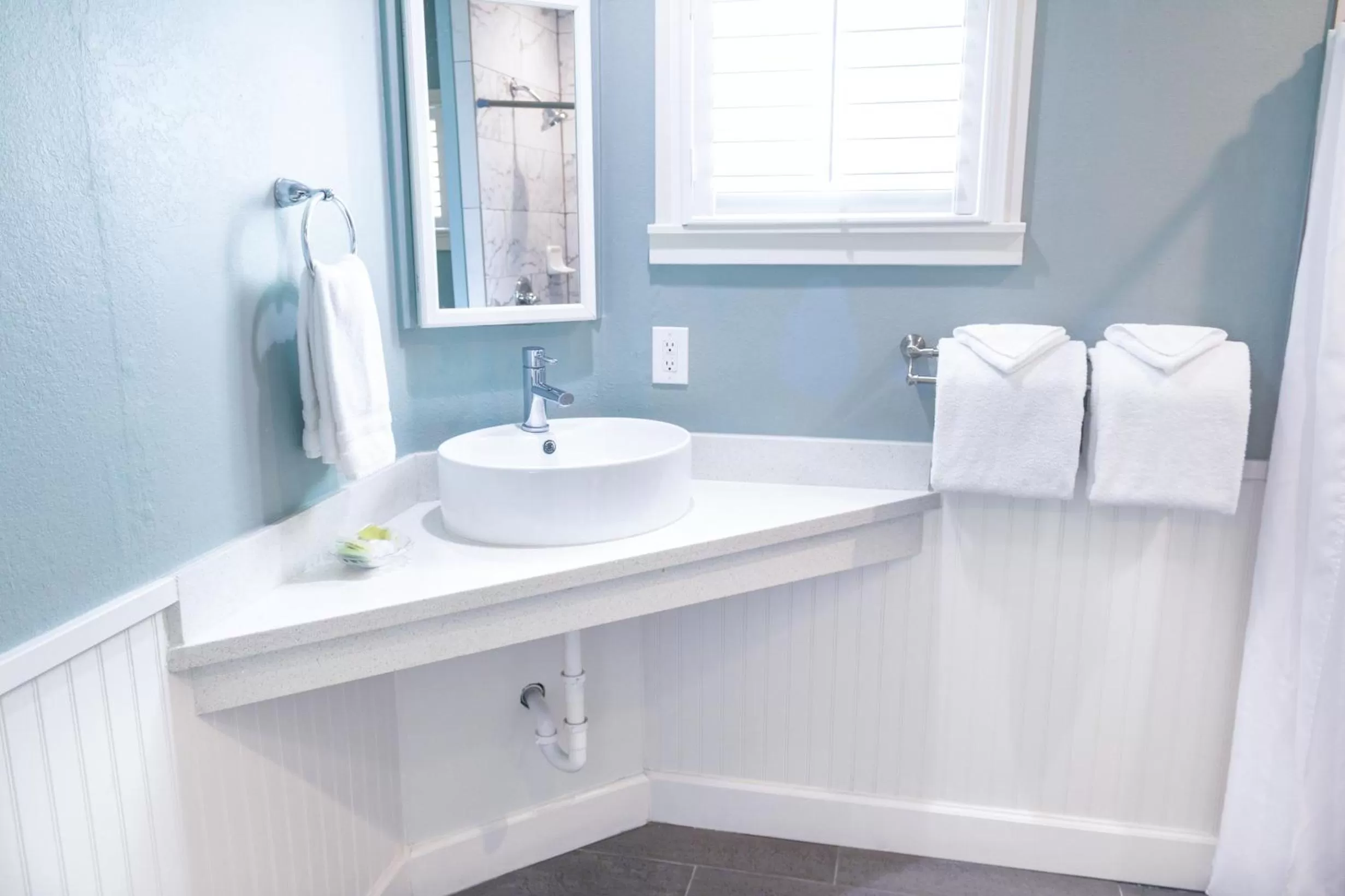 Bathroom in Ocean Echo Inn & Beach Cottages