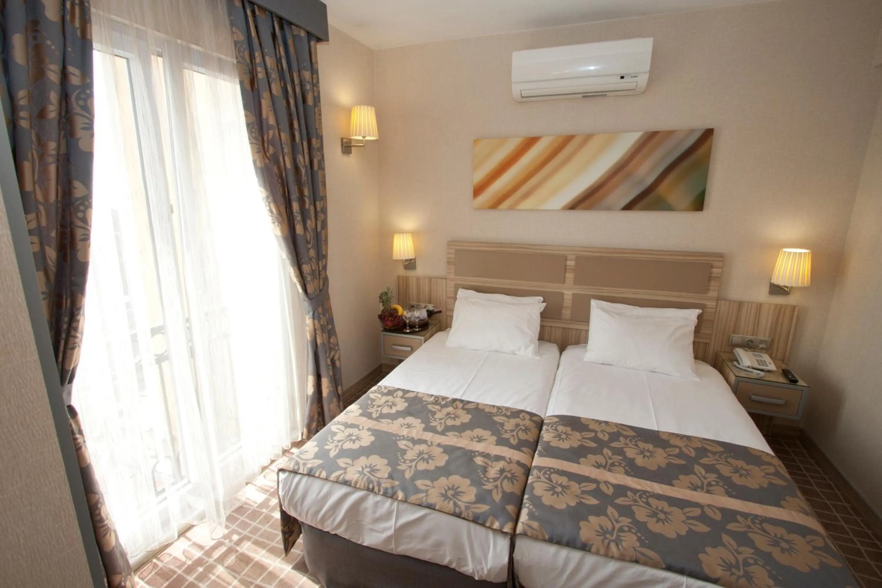 Photo of the whole room, Bed in Nanda Hotel