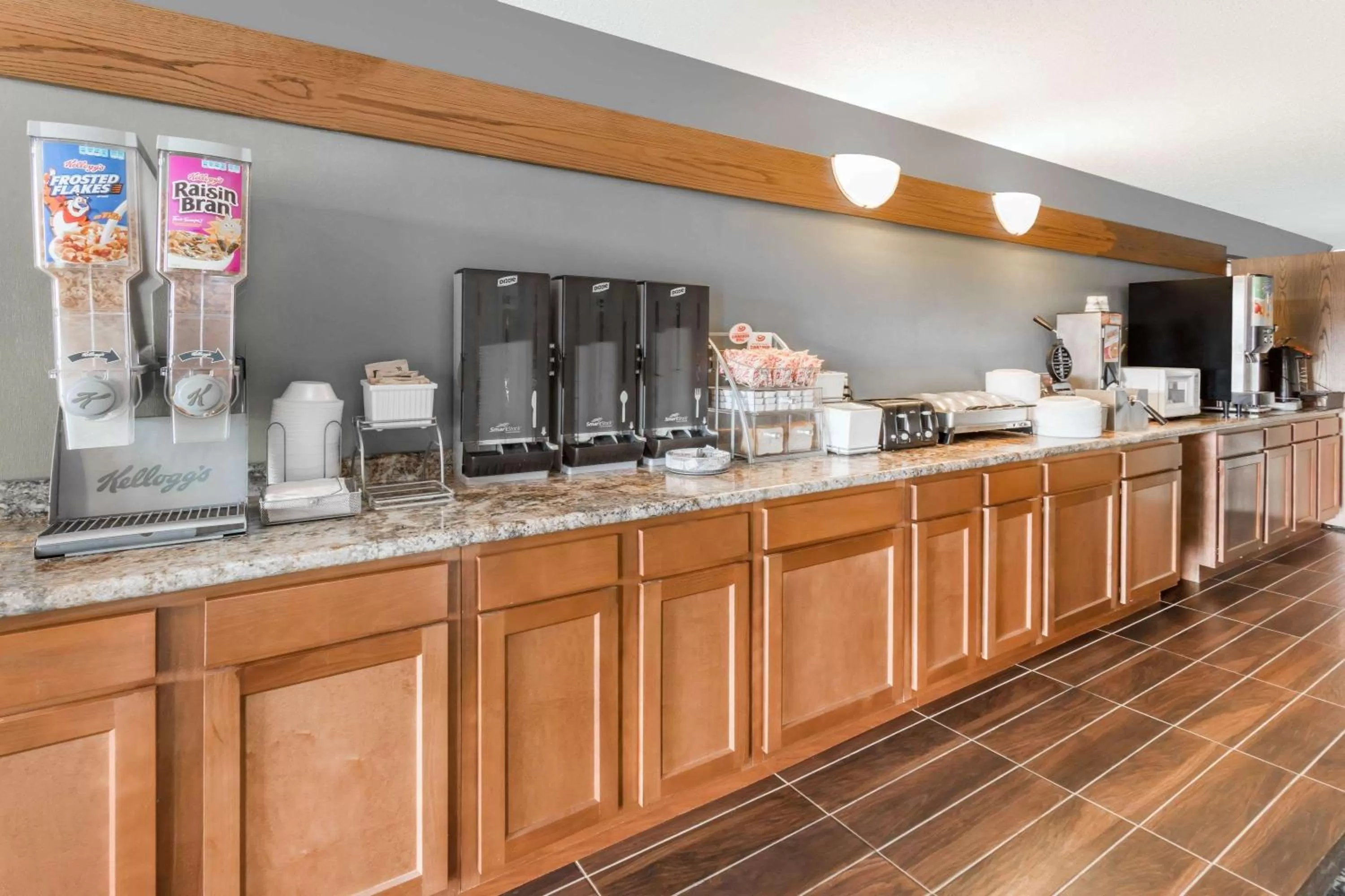 Restaurant/Places to Eat in Boarders Inn & Suites by Cobblestone Hotels Columbus