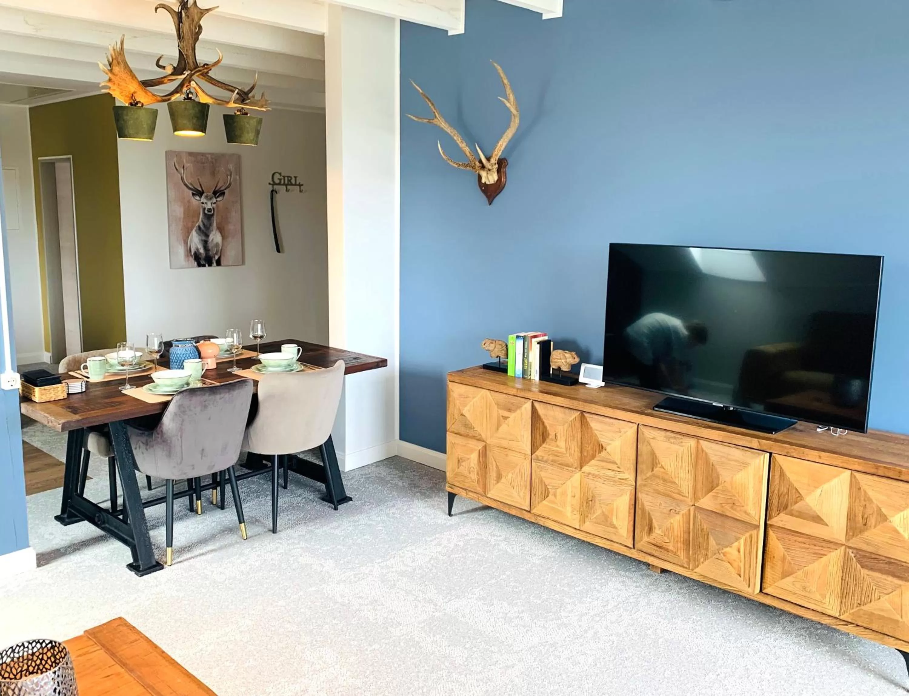 TV/Entertainment Center in BESOTEL Mettmann