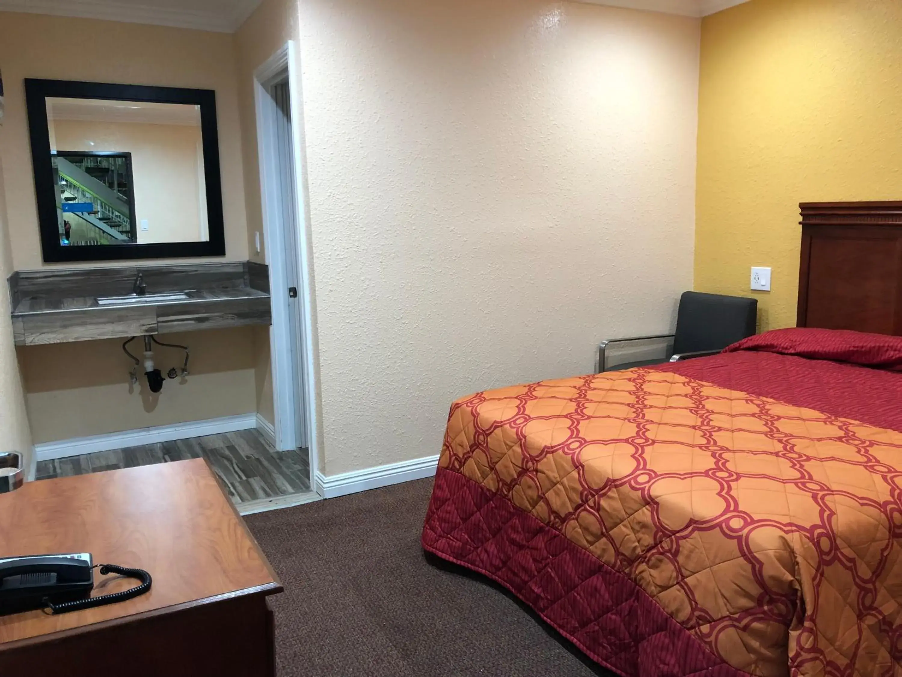 Queen Room in Rosa Bell Motel - Los Angeles Queen Room in Rosa Bell Motel - Los Angeles